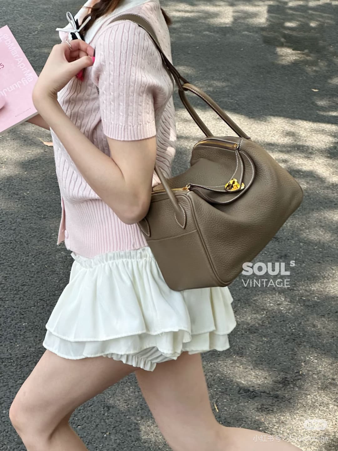 C4884 The practical daily product “Hermès Lindy26” is really lovely in every color. Golden brown 🆚 pumpkin color – these warm colors are perfect for autumn and winter seasons. — image 2