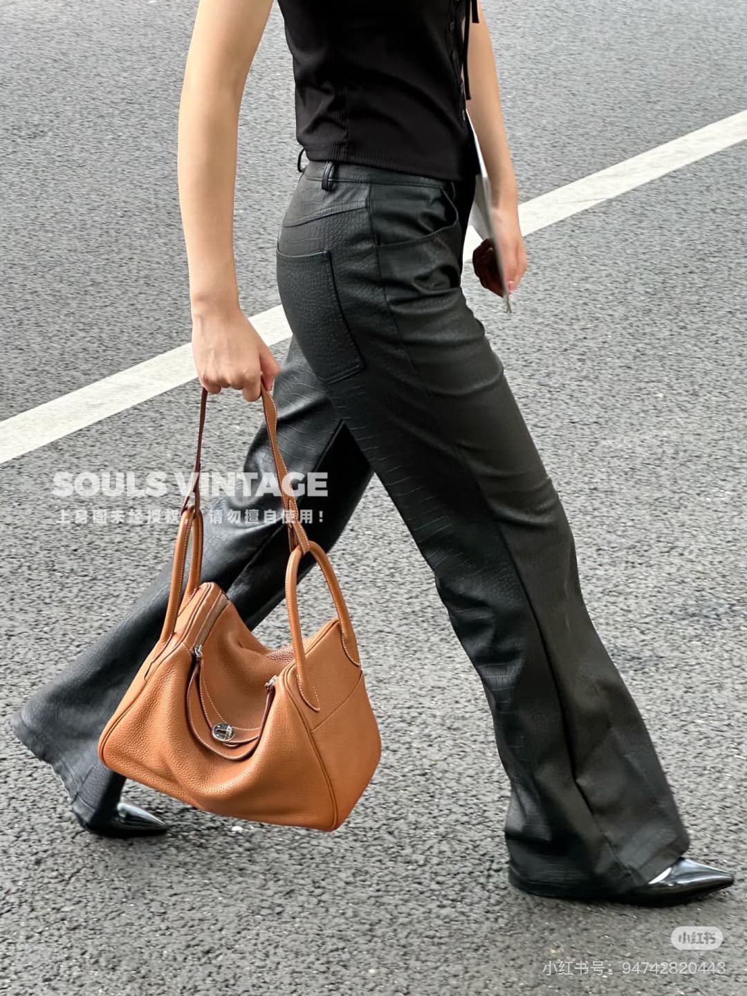 C4884 The practical daily product “Hermès Lindy26” is really lovely in every color. Golden brown 🆚 pumpkin color – these warm colors are perfect for autumn and winter seasons. — image 6
