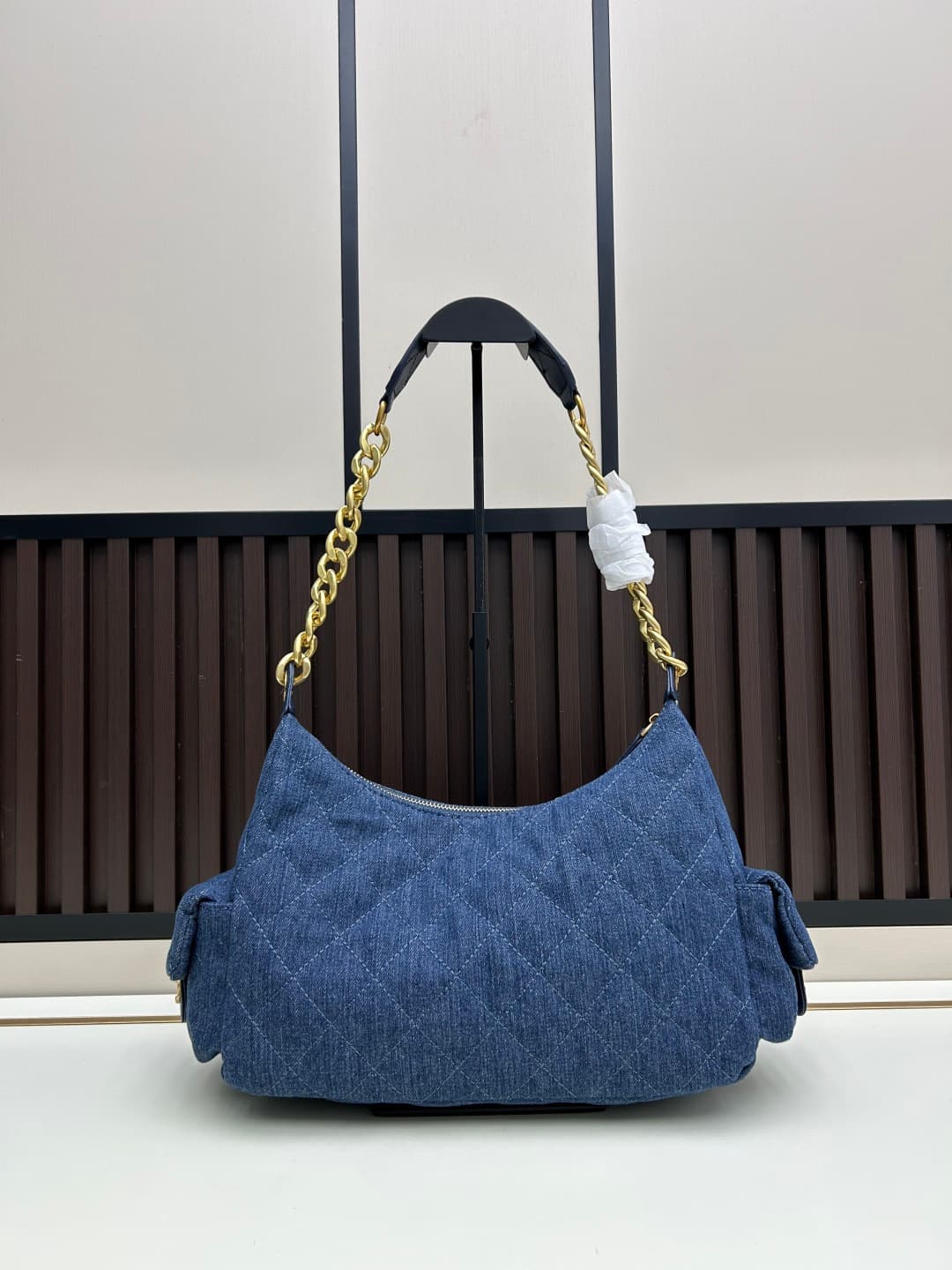 C834 New model 💰 – Chanel 25c hobo bag, promoted by Jennie – a tough choice between two options|||Chanel 25c hobo bag👜 — image 2