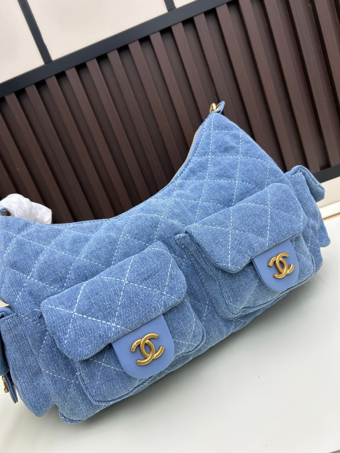 C833 New model 💰 – Chanel 25c hobo bag popularized by Jennie – a tough choice between two options|||Chanel 25c hobo bag👜 — image 4