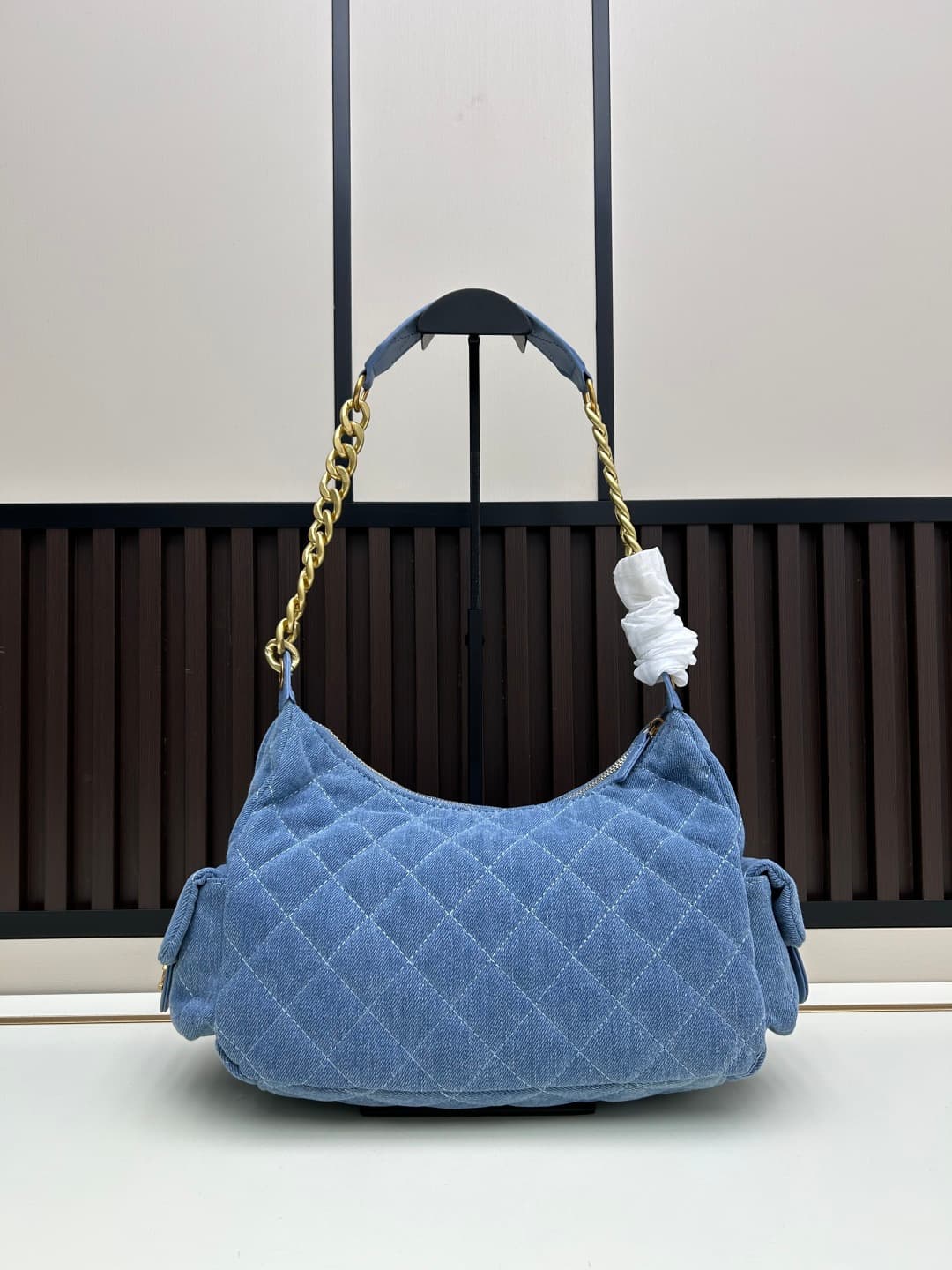 C833 New model 💰 – Chanel 25c hobo bag popularized by Jennie – a tough choice between two options|||Chanel 25c hobo bag👜 — image 2