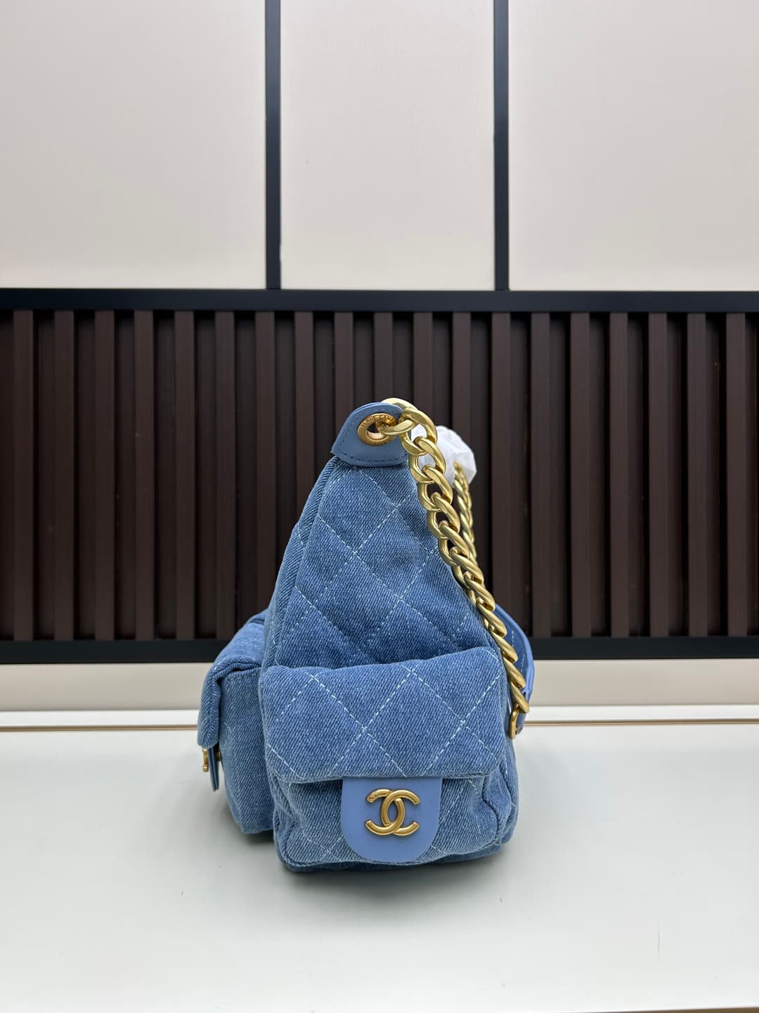 C833 New model 💰 – Chanel 25c hobo bag popularized by Jennie – a tough choice between two options|||Chanel 25c hobo bag👜 — image 3