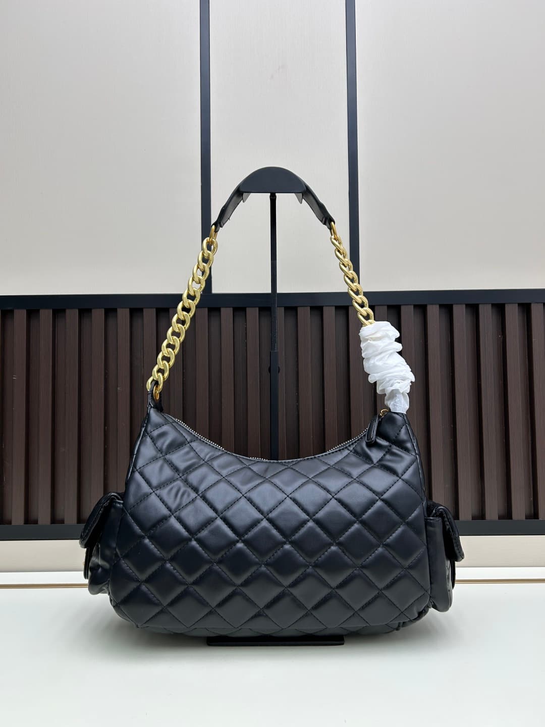 C832 New model 💰 – Chanel 25c hobo bag promoted by Jennie – a tough choice between two options|||Chanel 25c hobo bag👜 — image 2