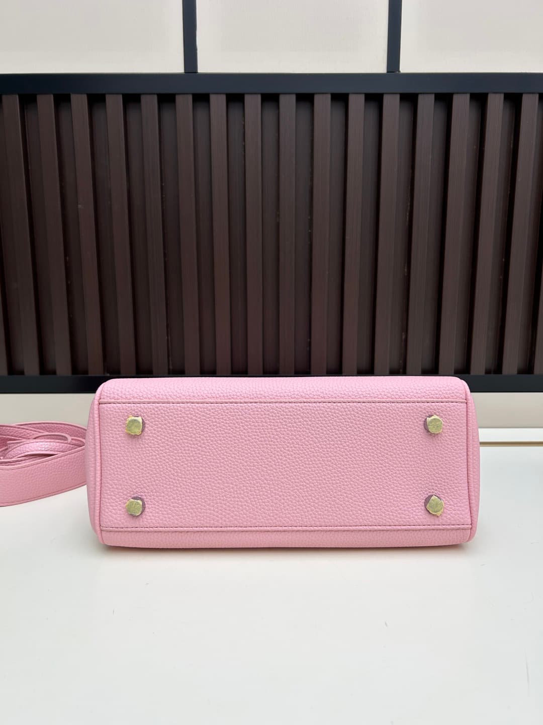 C4885 300, 310, 20, 25, 28cm. The Hermès Kelly brand was named after the royal family’s love for Kelly. Out of my passion for Kelly, I investigated its history further. It turns out that the name “Kelly” originates from Princess Grace Kelly of Monaco🫅. On — image 6