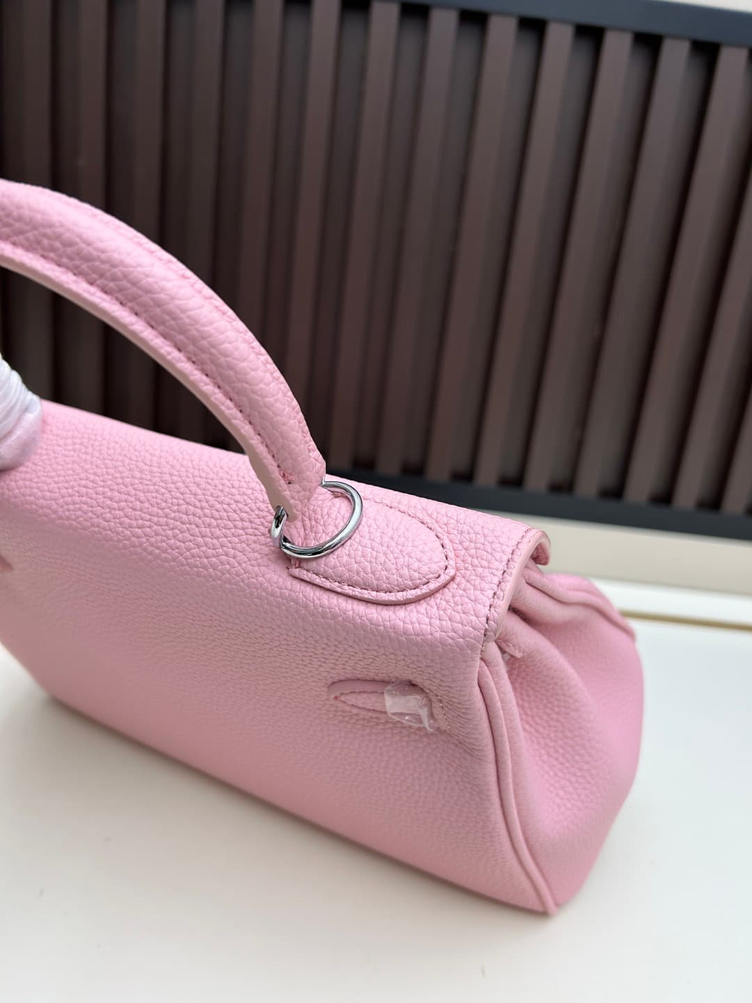 C4885 300, 310, 20, 25, 28cm. The Hermès Kelly brand was named after the royal family’s love for Kelly. Out of my passion for Kelly, I investigated its history further. It turns out that the name “Kelly” originates from Princess Grace Kelly of Monaco🫅. On — image 7