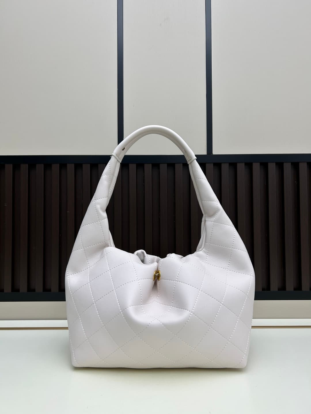 C844 New model 💰 Chanel 25k hobo hippie bag, black and gold with ultra-detailed design. This new spring model is not only popular due to its𝟐𝟓𝐛𝐚𝐠 𝐦𝐢𝐧𝐢 design, but also this 𝐛𝐚𝐠 looks extremely exciting🔥 It has a high-class aesthetic! — image 3