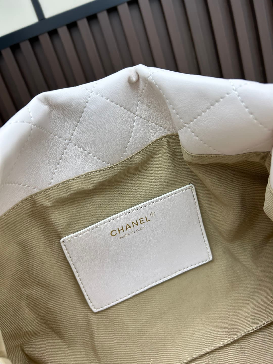 C844 New model 💰 Chanel 25k hobo hippie bag, black and gold with ultra-detailed design. This new spring model is not only popular due to its𝟐𝟓𝐛𝐚𝐠 𝐦𝐢𝐧𝐢 design, but also this 𝐛𝐚𝐠 looks extremely exciting🔥 It has a high-class aesthetic! — image 8