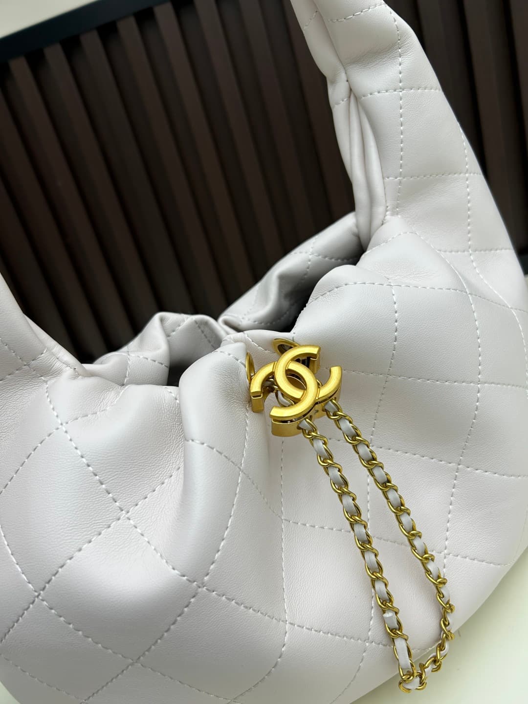 C844 New model 💰 Chanel 25k hobo hippie bag, black and gold with ultra-detailed design. This new spring model is not only popular due to its𝟐𝟓𝐛𝐚𝐠 𝐦𝐢𝐧𝐢 design, but also this 𝐛𝐚𝐠 looks extremely exciting🔥 It has a high-class aesthetic! — image 4