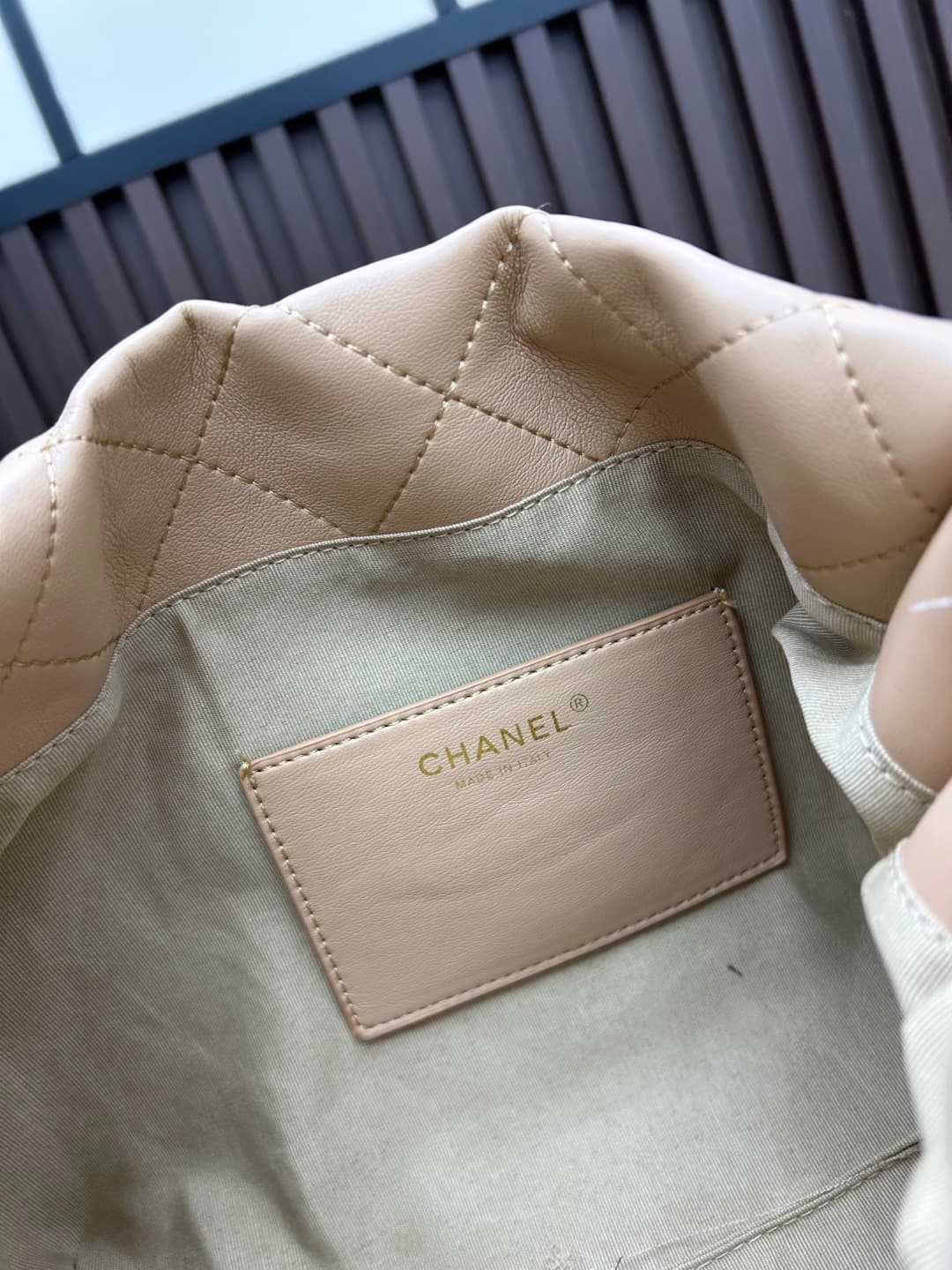 C841 New model 💰 Chanel 25k hobo hippie bag, black and gold with ultra-detailed design. This new spring model is not only popular due to its 𝟐𝟓𝐛𝐚𝐠 𝐦𝐢𝐧𝐢 style, but also this 𝐛𝐚𝐠 is truly worth looking forward to🔥 It has a high-class feel! — image 8