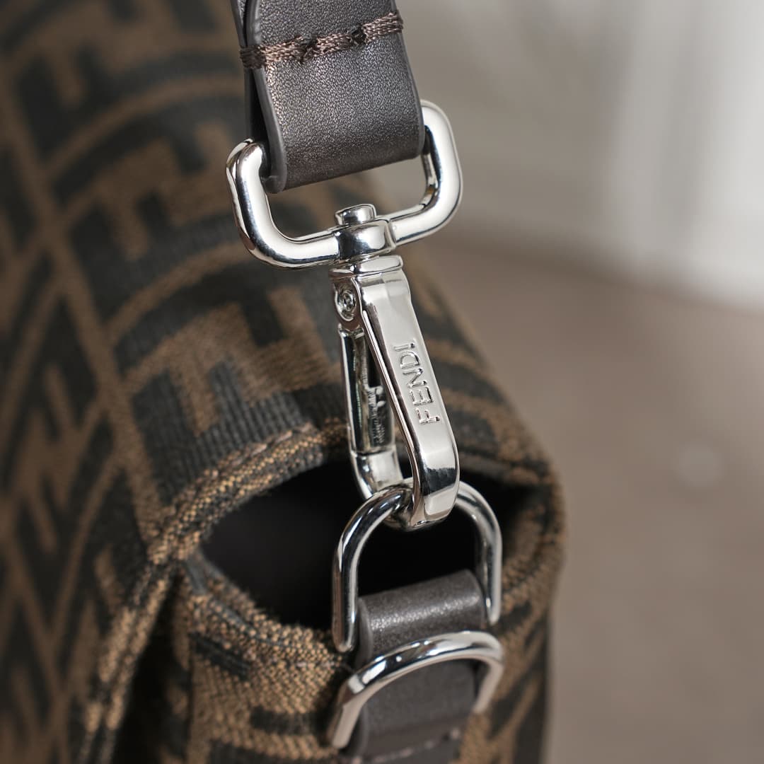 C2904 Model 4410🔥Golden clasp — image 7