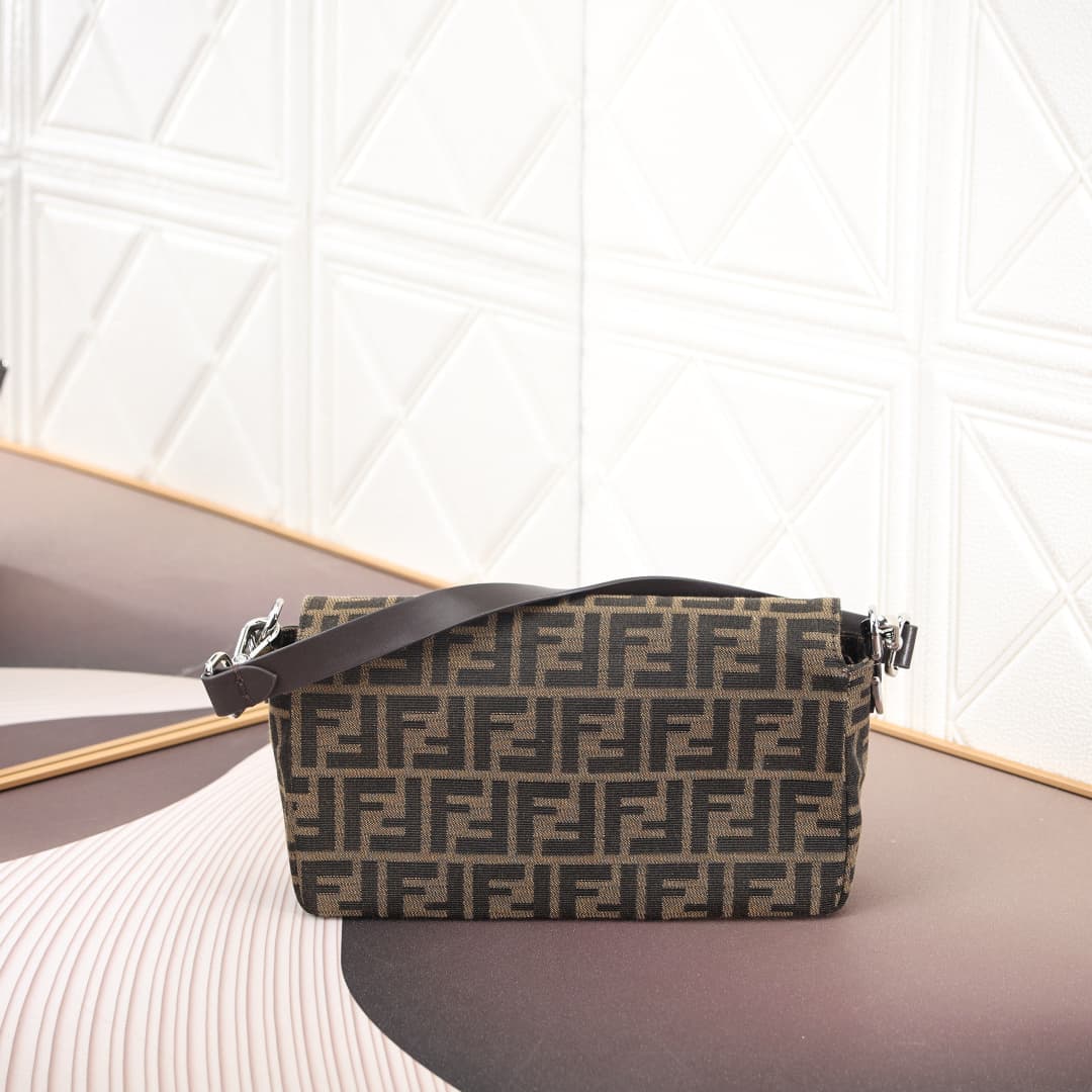 C2904 Model 4410🔥Golden clasp — image 3