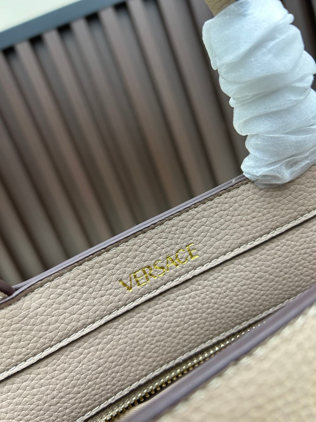 C8383 Presenting Box VERSACE/Versace – suitable for women to carry in hands or crossbody (similar to popular celebrities’ styles). New model – ideal as a gift box. — image 8