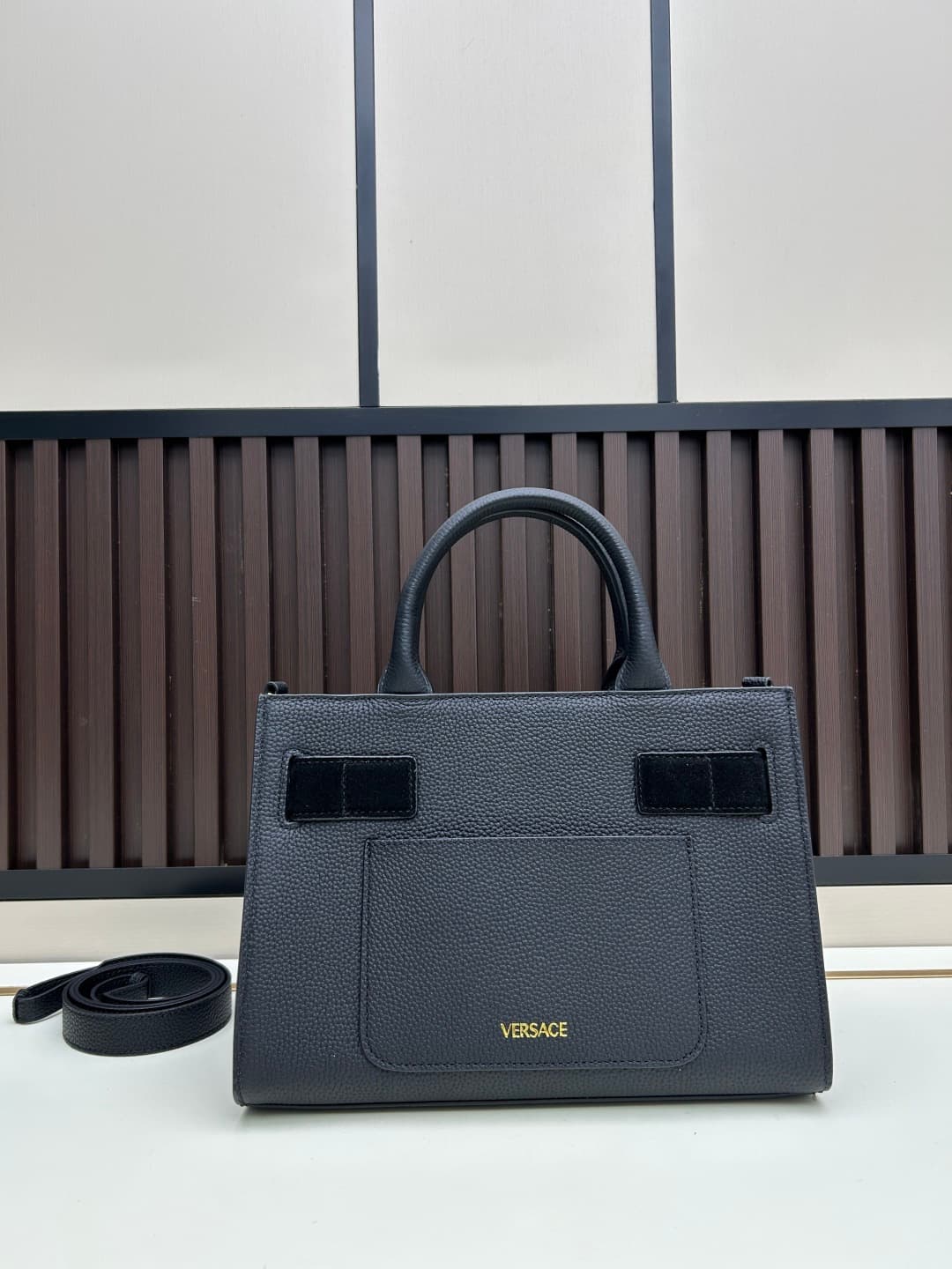 C8382 Pairing Box VERSACE/Versace – can be carried in hand or slung over the shoulder (similar to popular celebrities’ styles). New model. #As a gift box — image 3