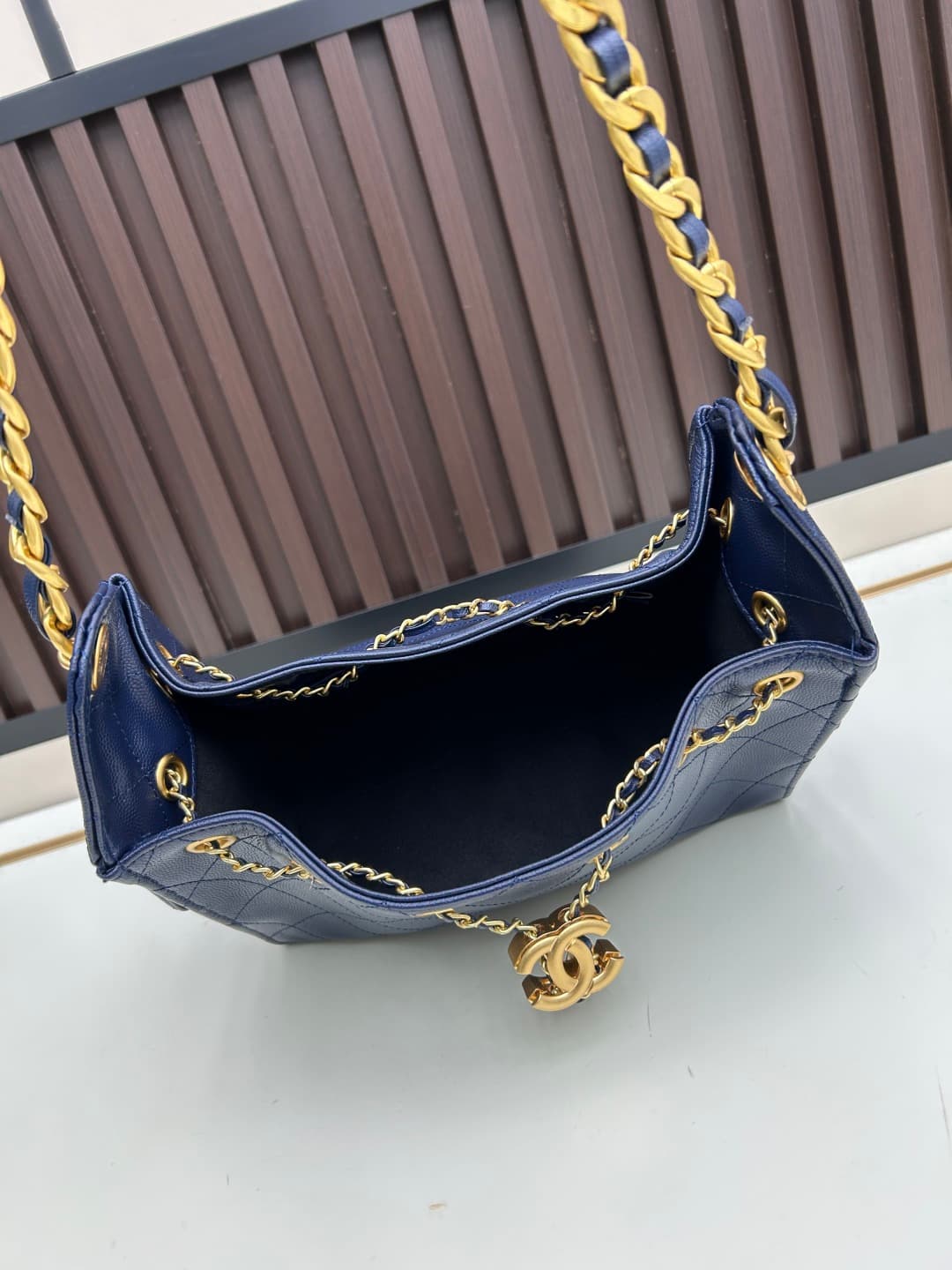 C829 Caviar’s new mini version of Chanel 25 handbag|||The newly popular bag “Chanel 25bag” is another “It Bag” following Chanel 22bag! It features a classic and practical design, incorporating the three iconic elements of the brand: chevron-stitched patte — image 7