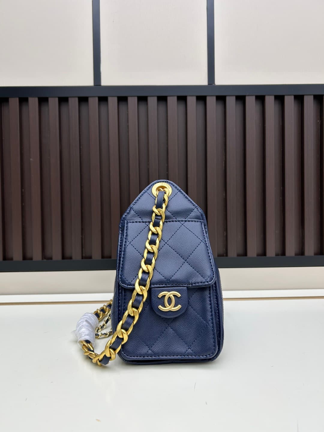 C829 Caviar’s new mini version of Chanel 25 handbag|||The newly popular bag “Chanel 25bag” is another “It Bag” following Chanel 22bag! It features a classic and practical design, incorporating the three iconic elements of the brand: chevron-stitched patte — image 2
