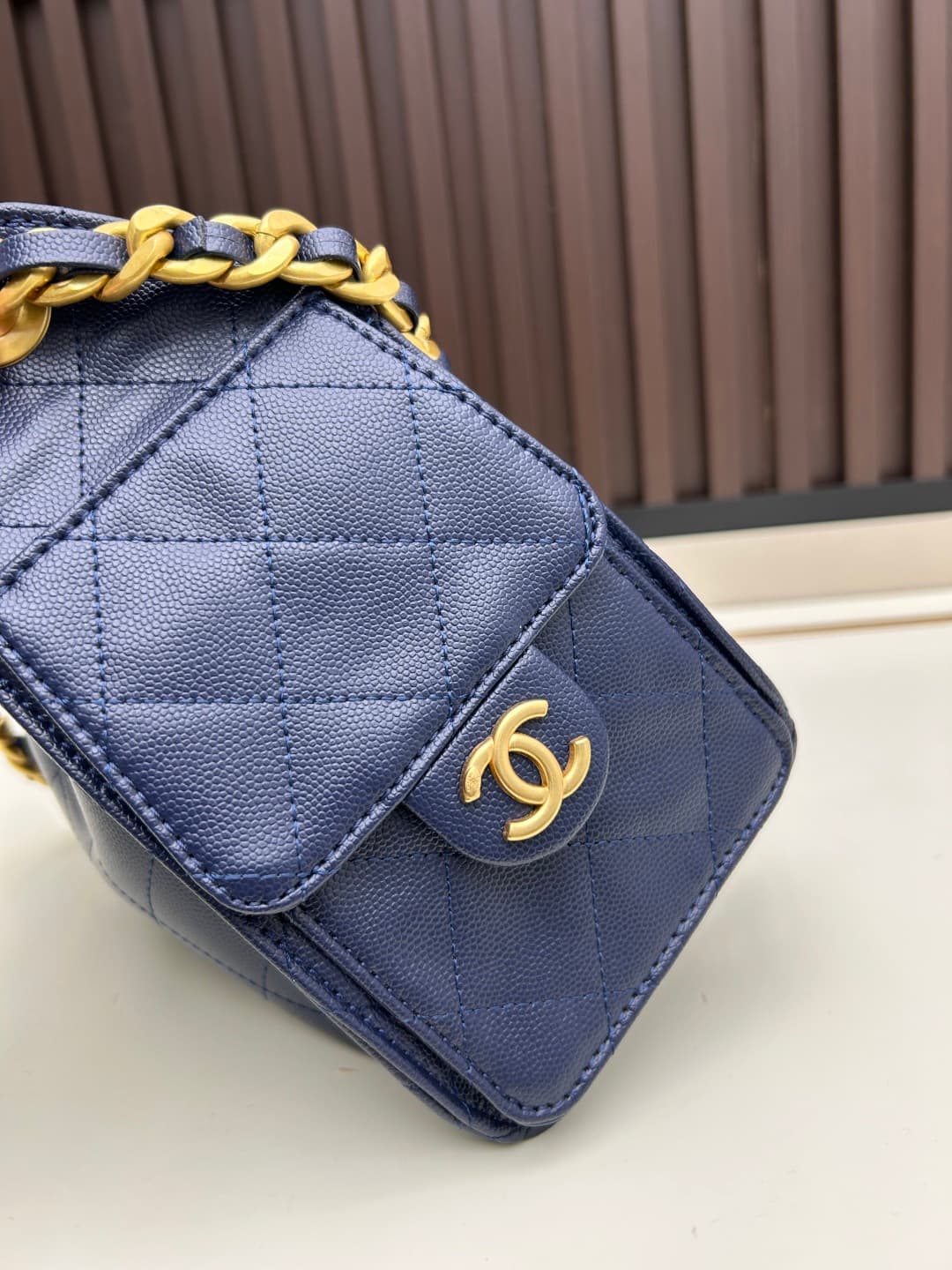 C829 Caviar’s new mini version of Chanel 25 handbag|||The newly popular bag “Chanel 25bag” is another “It Bag” following Chanel 22bag! It features a classic and practical design, incorporating the three iconic elements of the brand: chevron-stitched patte — image 6