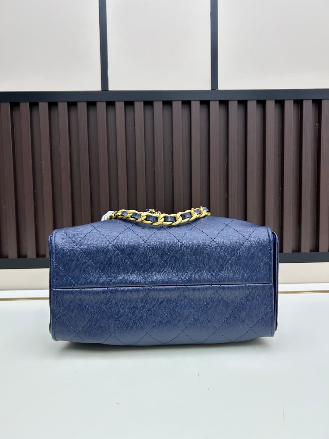 C828 New model 💰 Chanel 25 handbag ||| The new “Chanel 25bag” is another “It Bag” after Chanel 22bag! It features a classic and practical design, retaining the three iconic elements of the brand: chevron-stitched patterns, leather straps, and double C buc — image 5