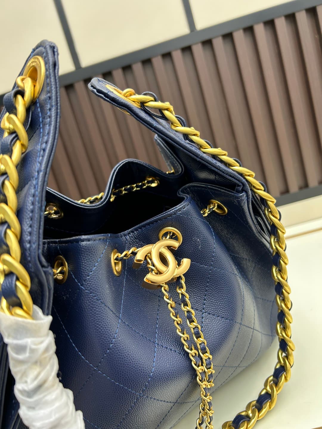 C828 New model 💰 Chanel 25 handbag ||| The new “Chanel 25bag” is another “It Bag” after Chanel 22bag! It features a classic and practical design, retaining the three iconic elements of the brand: chevron-stitched patterns, leather straps, and double C buc — image 6