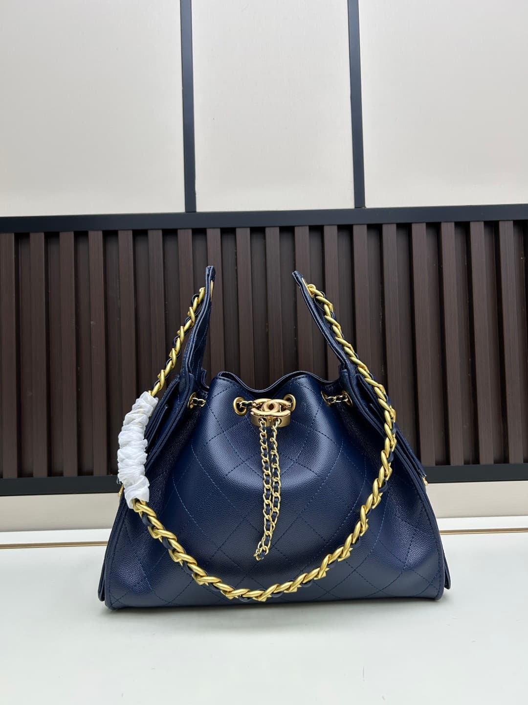 C828 New model 💰 Chanel 25 handbag ||| The new “Chanel 25bag” is another “It Bag” after Chanel 22bag! It features a classic and practical design, retaining the three iconic elements of the brand: chevron-stitched patterns, leather straps, and double C buc — image 1