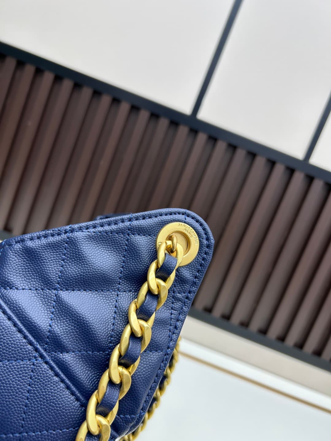 C828 New model 💰 Chanel 25 handbag ||| The new “Chanel 25bag” is another “It Bag” after Chanel 22bag! It features a classic and practical design, retaining the three iconic elements of the brand: chevron-stitched patterns, leather straps, and double C buc — image 4