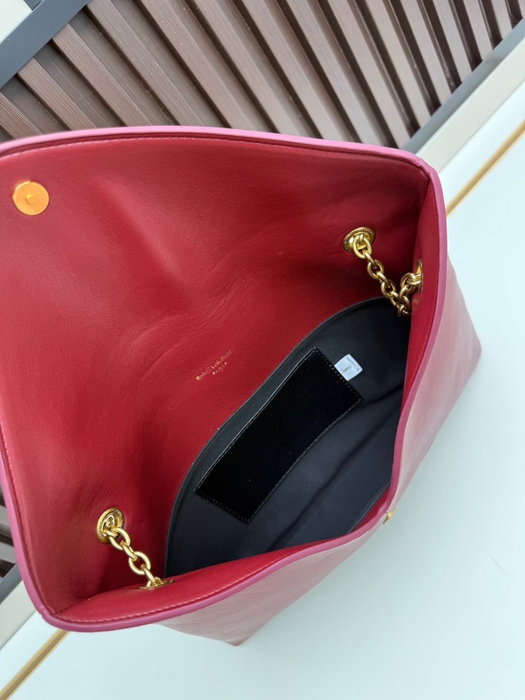 C8625 New model 💰 Leather Vintage Saint Laurent envelope bag 25. This bag features an envelope-shaped design with textured leather, and the golden YSL logo is highly recognizable. It comes with a detachable chain strap, combining the elegance of a handbag — image 7