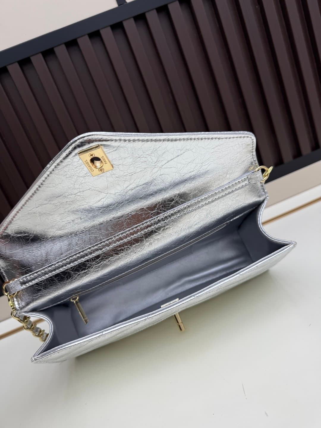 C724 The new OHANEL🚩🚩🚩26X collection/series handbag is a exquisite piece. It blends inspiration with classic brand elements to create a lightweight and practical design made of fine lamb leather🐑, bringing a festive vibe. It features the classic “double C — image 7