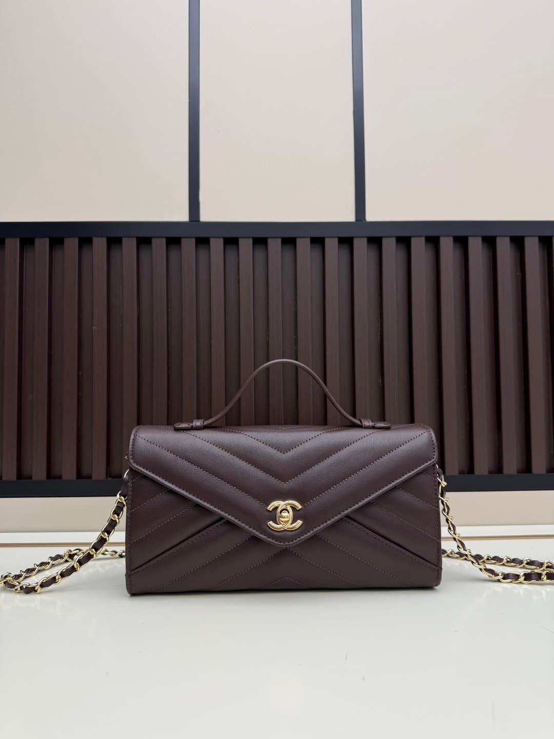 C721 The new OHANEL🚩🚩🚩26X collection/series handbag is a exquisite piece. It blends classic brand elements with inspiration, creating a lightweight and practical design made of fine lamb skin🐑 – bringing a festive vibe. It features the classic “double C”  — image 3