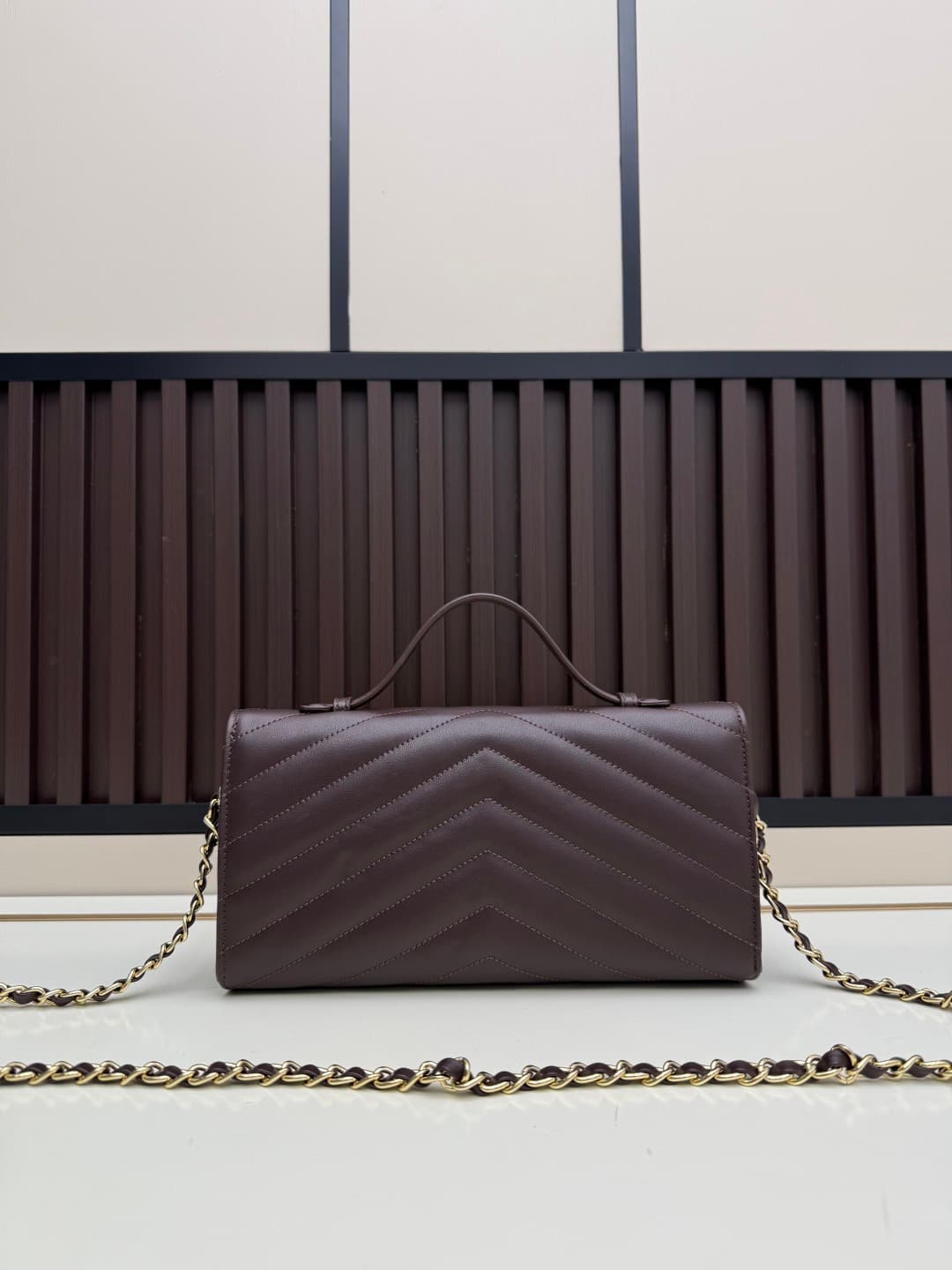 C723 The new OHANEL🚩🚩🚩26X collection/series handbag is a exquisite piece. Inspired by the classic elements of the brand, it features a lightweight and practical design made of delicate lamb leather🐑, bringing a festive vibe. It is adorned with the classic — image 3