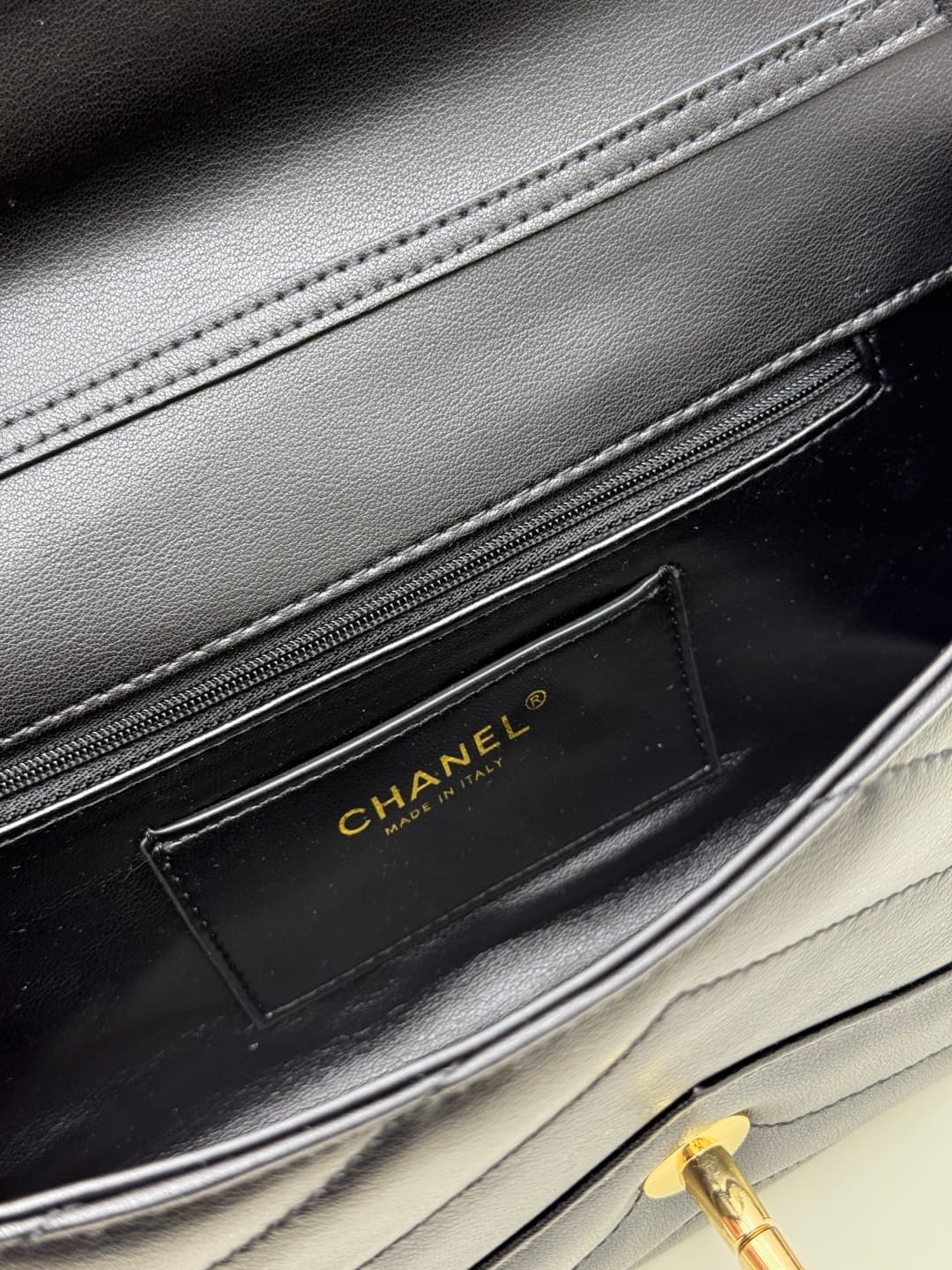 C722 The new OHANEL🚩🚩🚩26X collection/series handbag is a exquisite piece. It combines classic brand elements with creative inspiration, creating a lightweight and practical design made of delicate lamb leather🐑 – bringing out the festive spirit. Featured  — image 8