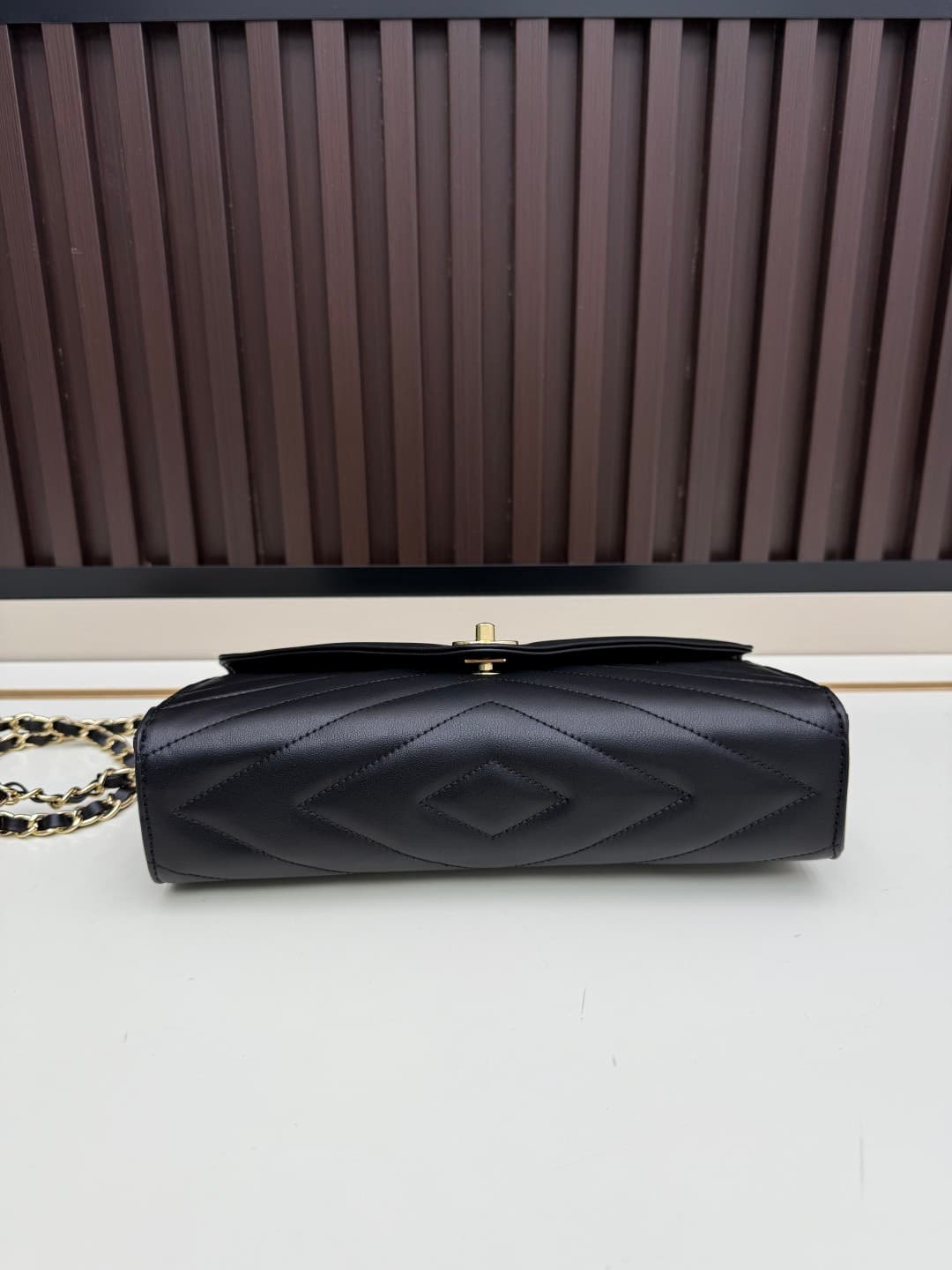 C722 The new OHANEL🚩🚩🚩26X collection/series handbag is a exquisite piece. It combines classic brand elements with creative inspiration, creating a lightweight and practical design made of delicate lamb leather🐑 – bringing out the festive spirit. Featured  — image 5