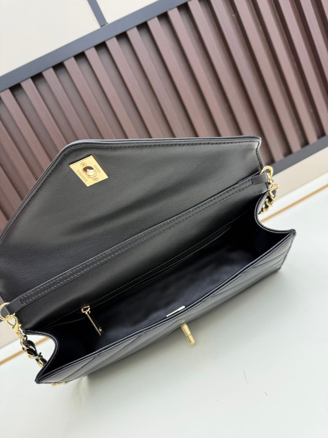 C722 The new OHANEL🚩🚩🚩26X collection/series handbag is a exquisite piece. It combines classic brand elements with creative inspiration, creating a lightweight and practical design made of delicate lamb leather🐑 – bringing out the festive spirit. Featured  — image 7