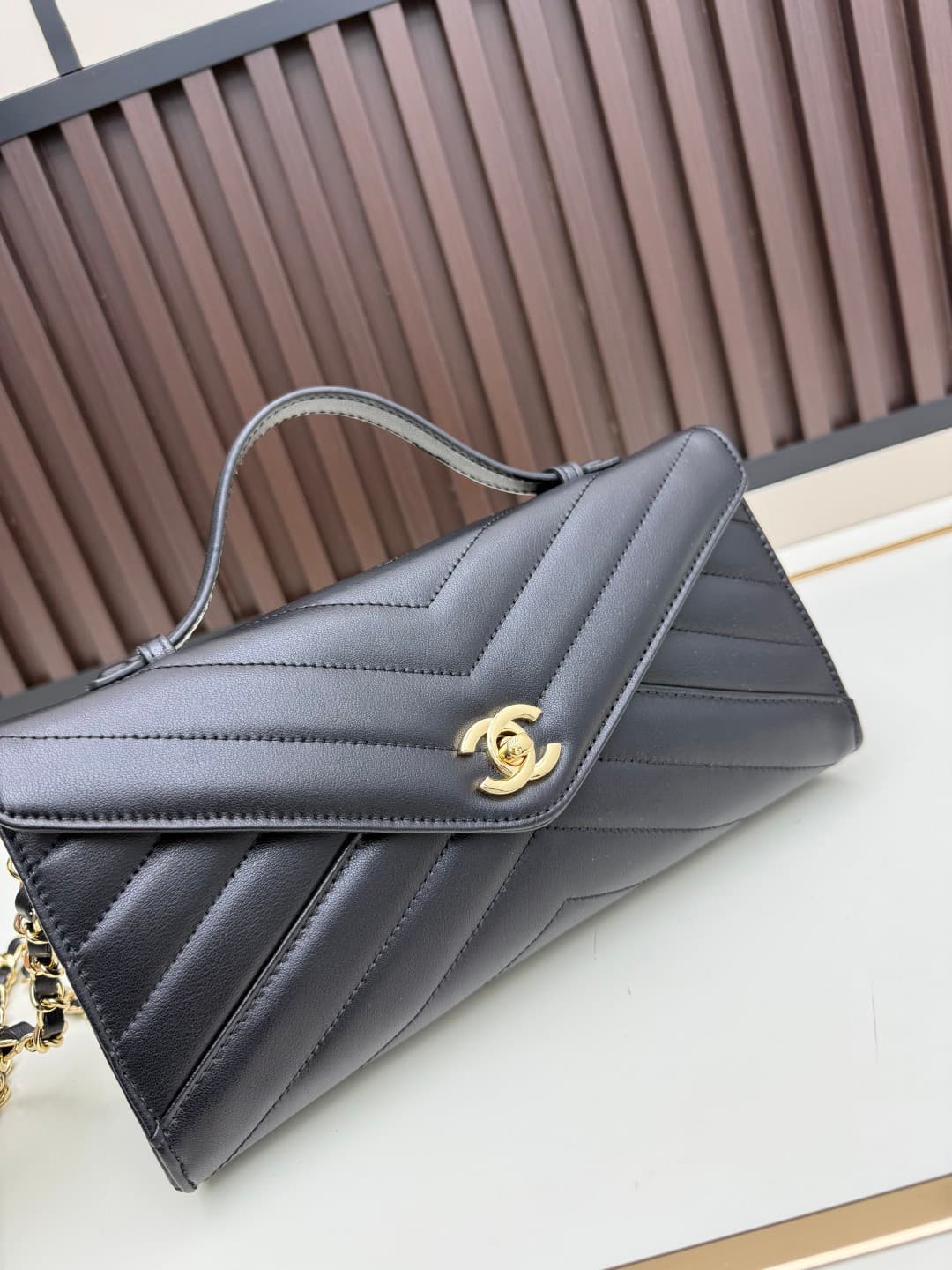C722 The new OHANEL🚩🚩🚩26X collection/series handbag is a exquisite piece. It combines classic brand elements with creative inspiration, creating a lightweight and practical design made of delicate lamb leather🐑 – bringing out the festive spirit. Featured  — image 4
