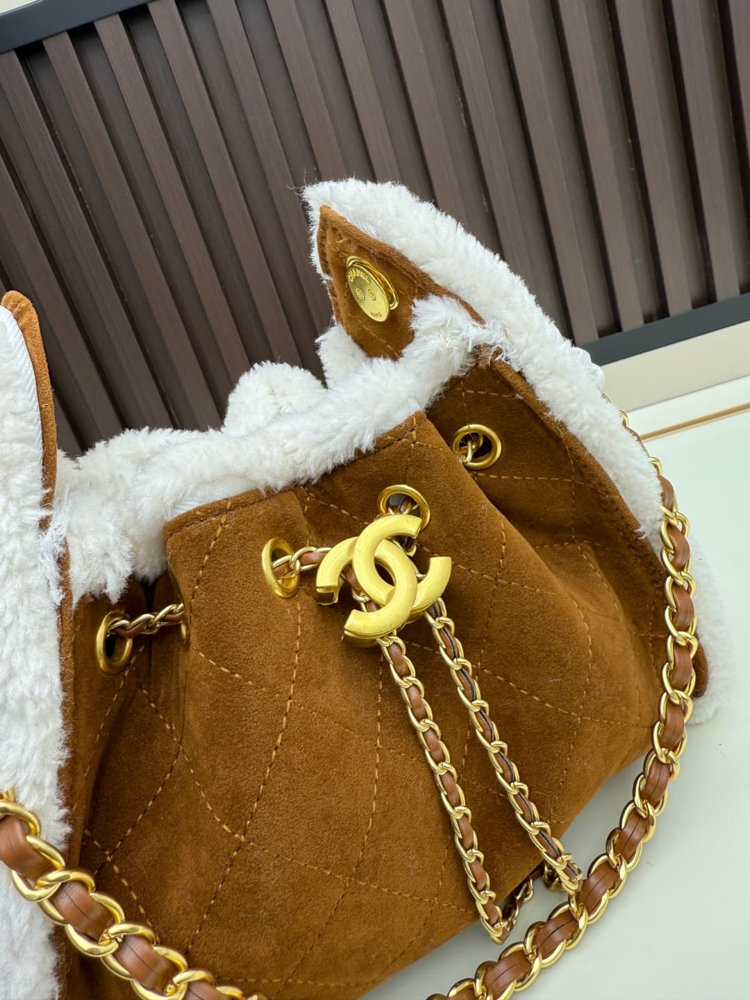 C691 New 💰 Chanel 25 handbag ||| The new “Chanel 25bag” is another “It Bag” after Chanel 22bag! Its design is classic and practical, incorporating the three iconic elements of the brand: chevron-stitched patterns, leather straps, and double C buckles. How — image 5