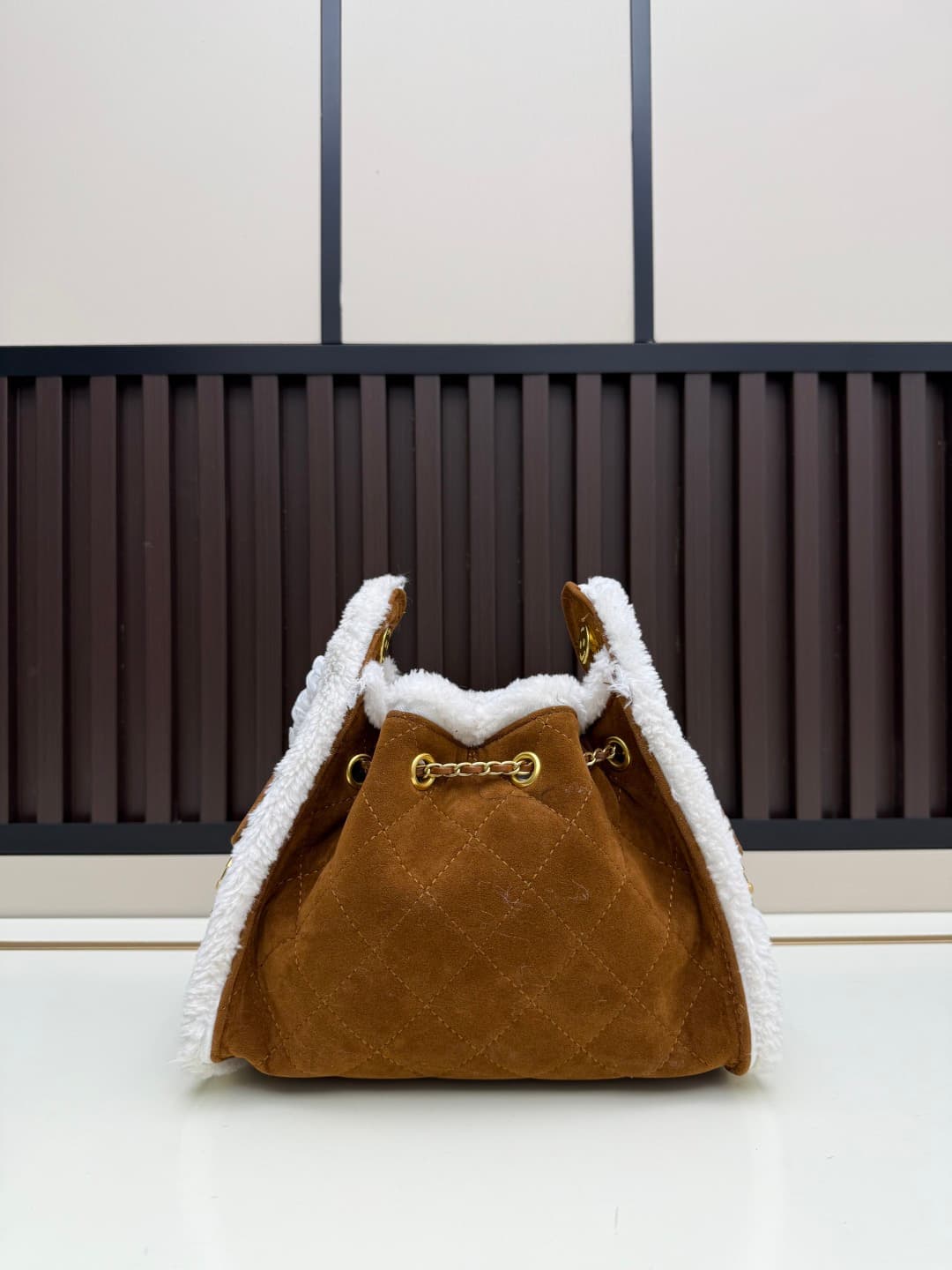 C691 New 💰 Chanel 25 handbag ||| The new “Chanel 25bag” is another “It Bag” after Chanel 22bag! Its design is classic and practical, incorporating the three iconic elements of the brand: chevron-stitched patterns, leather straps, and double C buckles. How — image 3