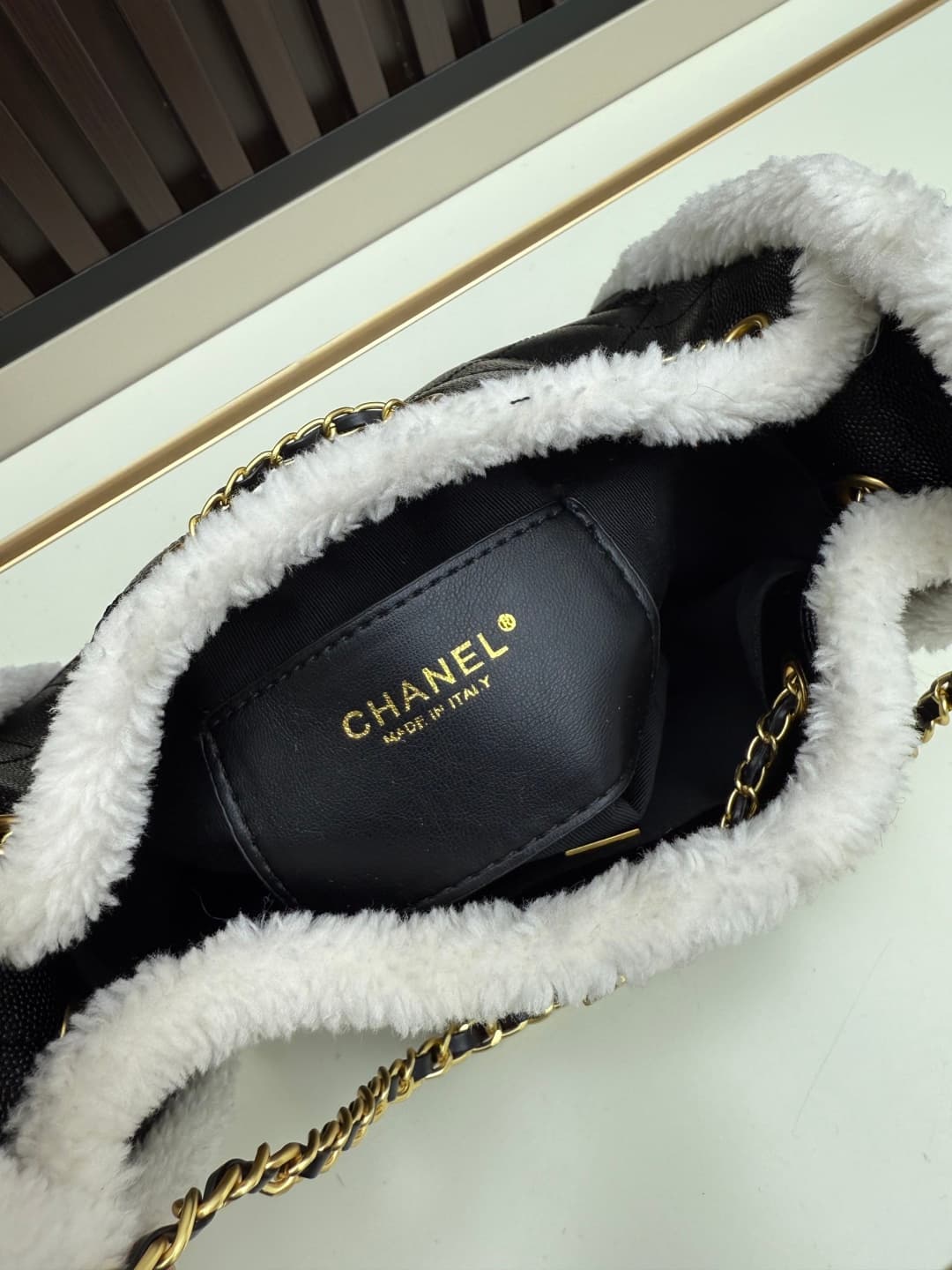 C690 New 💰 Chanel 25 handbag ||| The new “Chanel 25bag” bag is another “It Bag” after Chanel 22bag! It has a classic and practical design, retaining the three iconic elements of the brand: chevron-stitched pattern, leather strap, and double C buckle. Howe — image 8