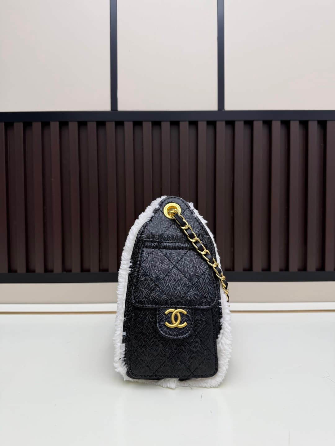 C690 New 💰 Chanel 25 handbag ||| The new “Chanel 25bag” bag is another “It Bag” after Chanel 22bag! It has a classic and practical design, retaining the three iconic elements of the brand: chevron-stitched pattern, leather strap, and double C buckle. Howe — image 2