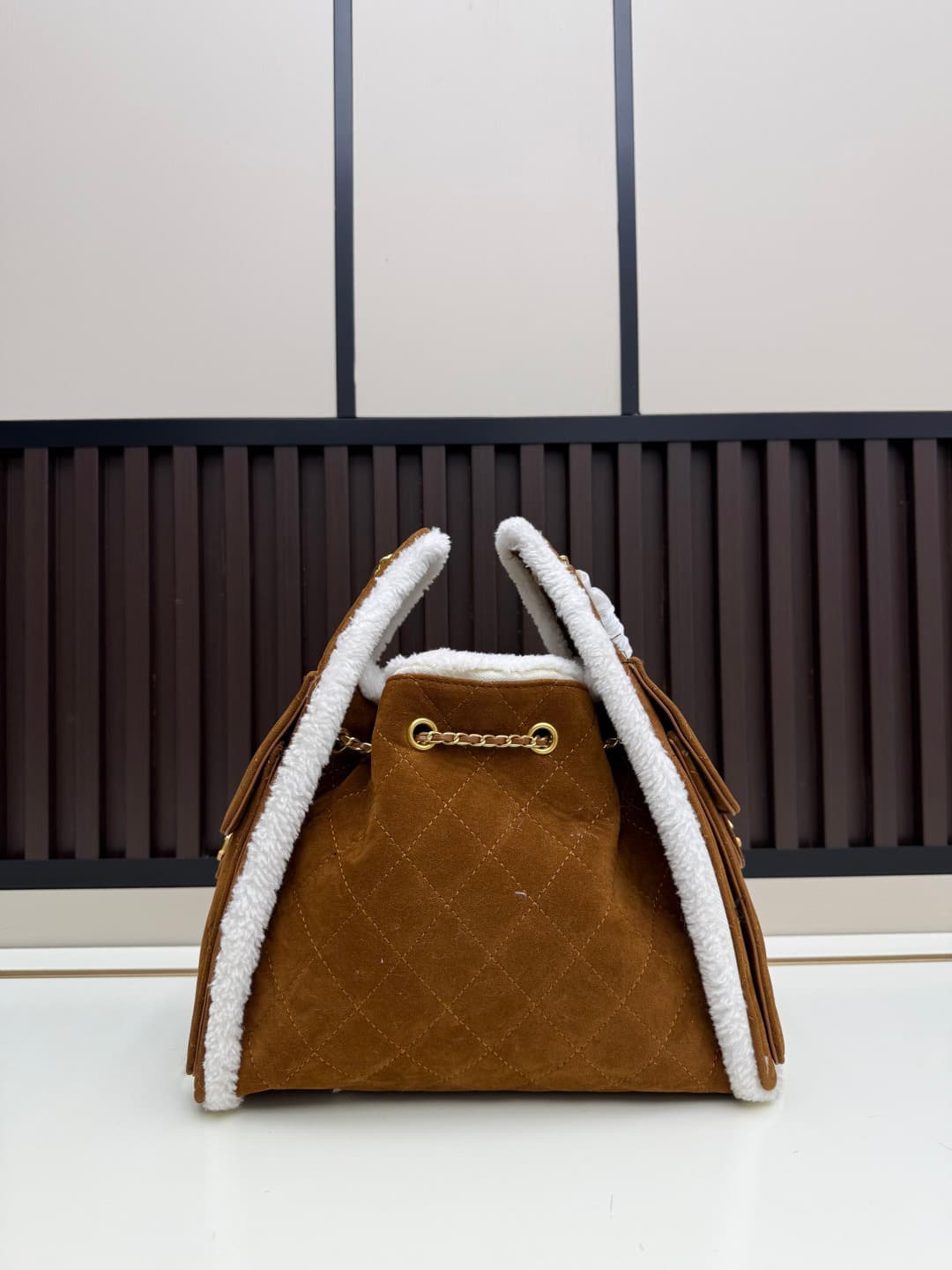 C688 New 💰 Chanel 25 handbag|||The new “Chanel 25bag” is another “It Bag” after Chanel 22bag! It features a classic and practical design, incorporating the three iconic elements of the brand: chevron-stitched pattern, leather straps, and double C buckles. — image 3