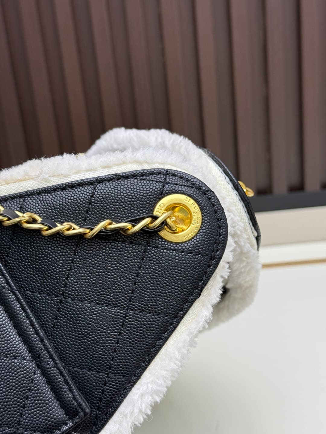 C687 New 💰 Chanel 25 handbag|||The new “Chanel 25bag” is another “It Bag” after Chanel 22bag! It features a classic and practical design, incorporating the three iconic elements of the brand: chevron-stitched pattern, leather strap, and double C buckle. H — image 5