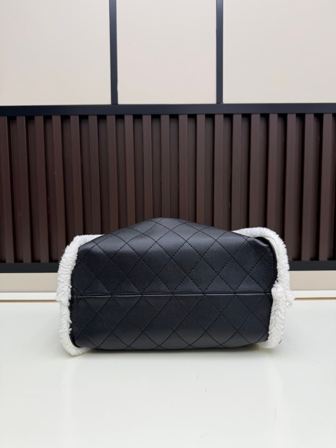 C687 New 💰 Chanel 25 handbag|||The new “Chanel 25bag” is another “It Bag” after Chanel 22bag! It features a classic and practical design, incorporating the three iconic elements of the brand: chevron-stitched pattern, leather strap, and double C buckle. H — image 6