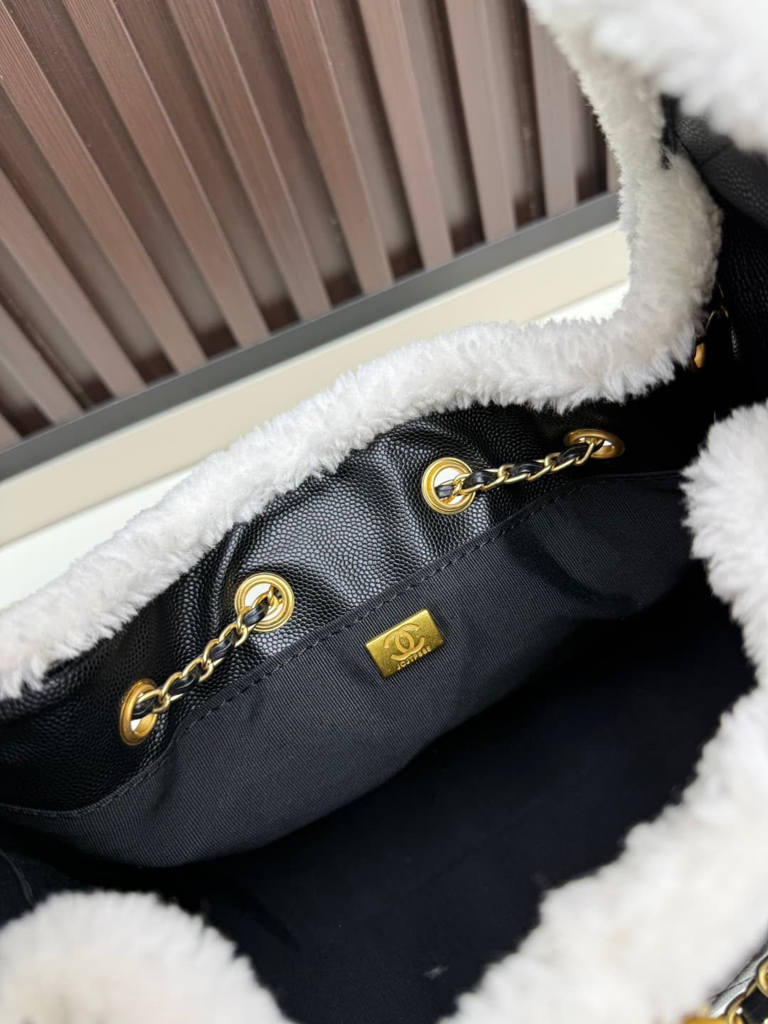 C687 New 💰 Chanel 25 handbag|||The new “Chanel 25bag” is another “It Bag” after Chanel 22bag! It features a classic and practical design, incorporating the three iconic elements of the brand: chevron-stitched pattern, leather strap, and double C buckle. H — image 8