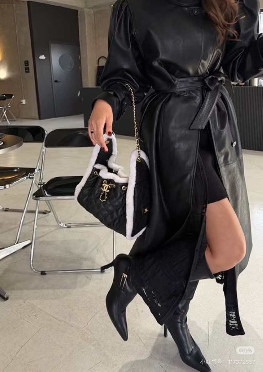 C685 New 💰 Chanel 25 handbag|||The new “Chanel 25bag” is another “It Bag” after Chanel 22bag! It has a classic and practical design, retaining the three iconic elements of the brand: chevron-stitched patterns, leather straps, and double C buckles. However — image 7