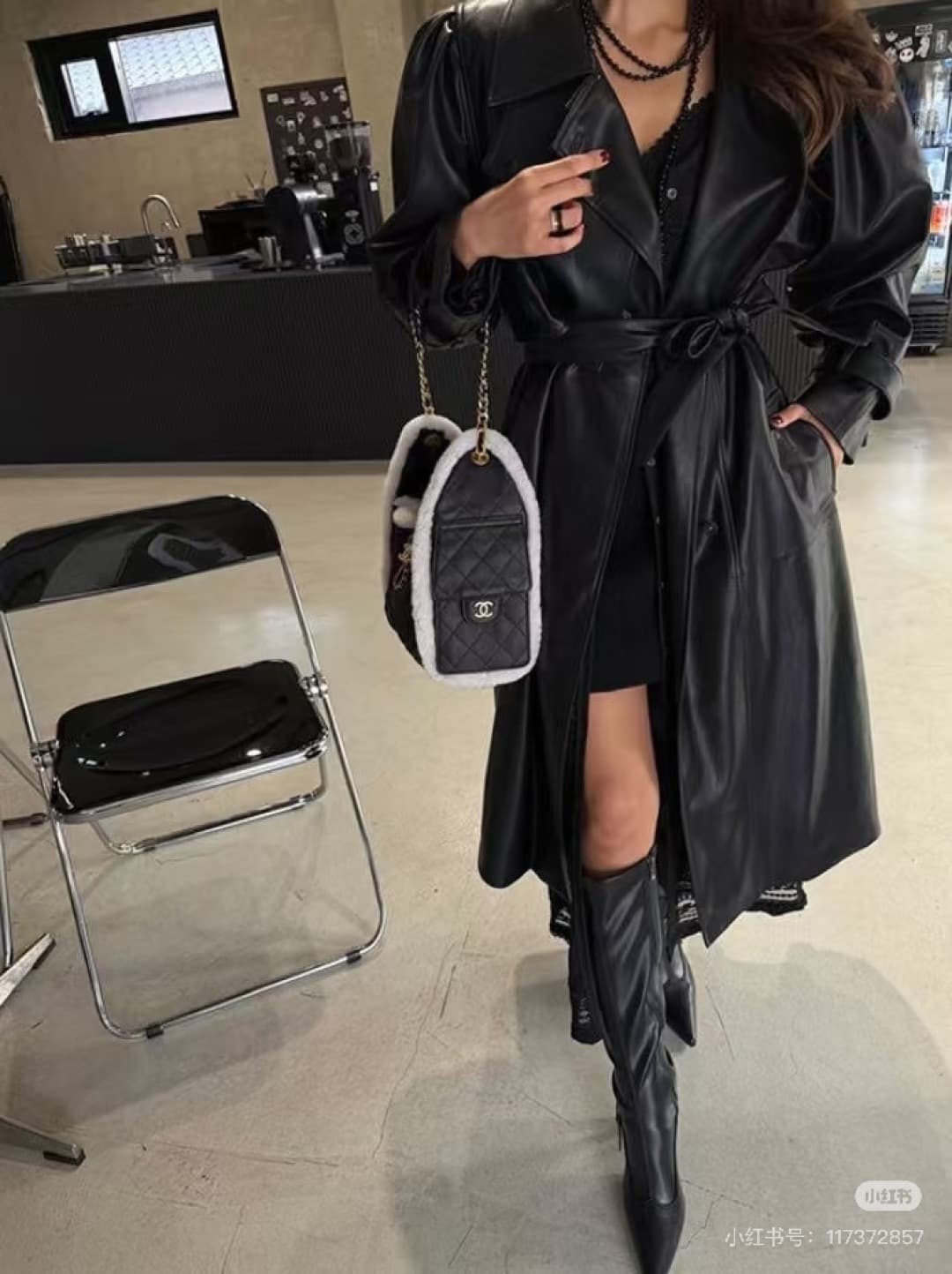 C685 New 💰 Chanel 25 handbag|||The new “Chanel 25bag” is another “It Bag” after Chanel 22bag! It has a classic and practical design, retaining the three iconic elements of the brand: chevron-stitched patterns, leather straps, and double C buckles. However — image 5