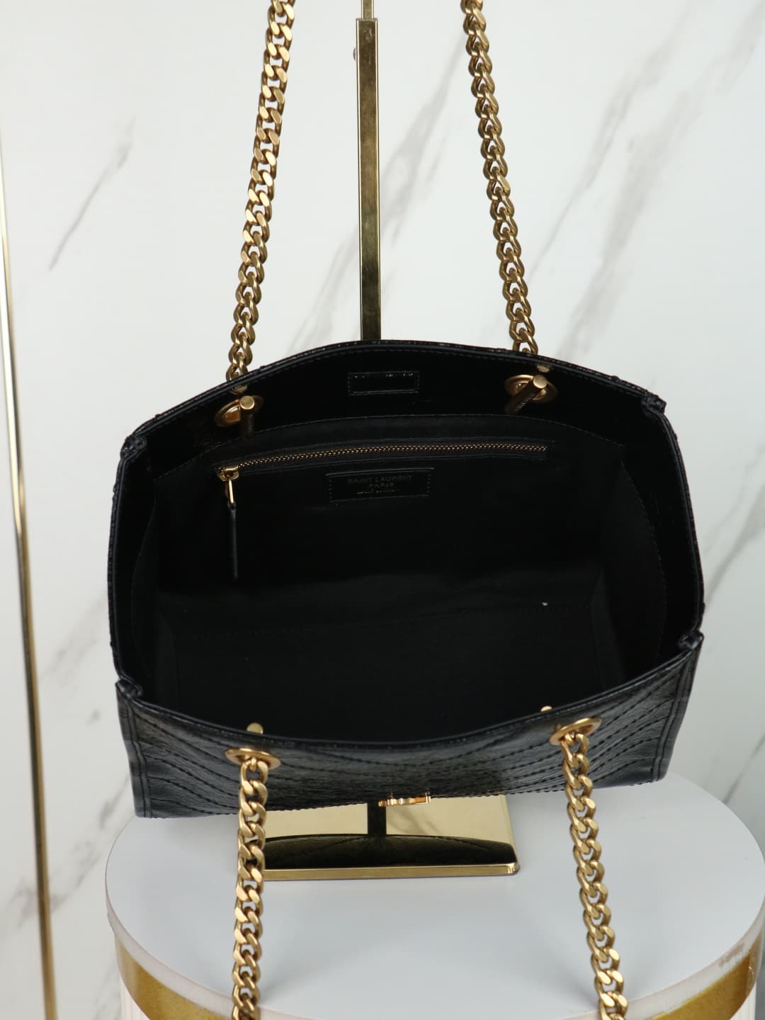 C8649 New Small Size Vintage/Retro Black Leather with Gold🌈 Saint Laurent Niki small-sized tote bag, black and gold color style is incredibly stylish! Made of oiled leather, with natural wrinkles on the surface, giving a soft and durable feel. Metal chain — image 5