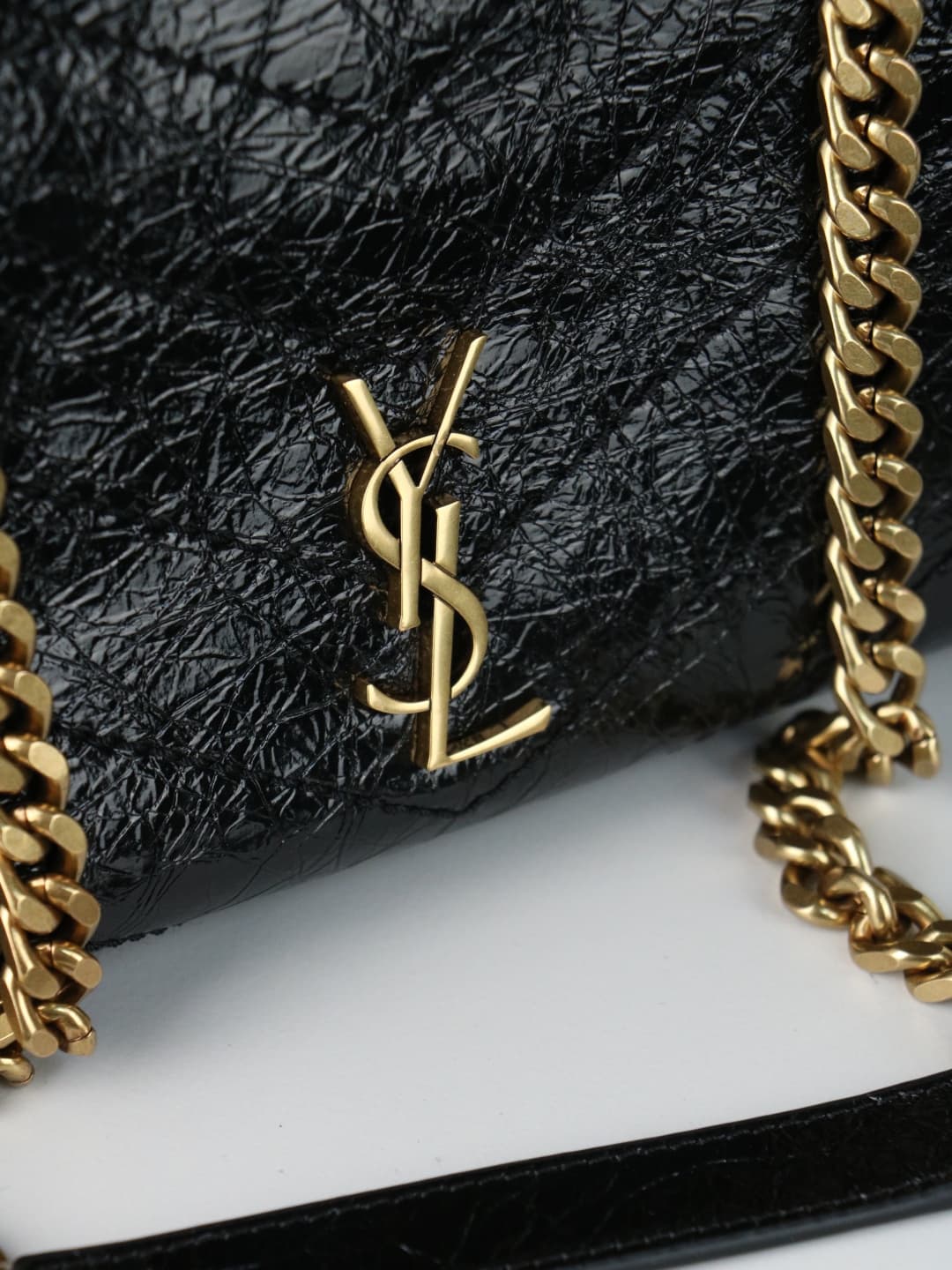 C8649 New Small Size Vintage/Retro Black Leather with Gold🌈 Saint Laurent Niki small-sized tote bag, black and gold color style is incredibly stylish! Made of oiled leather, with natural wrinkles on the surface, giving a soft and durable feel. Metal chain — image 8