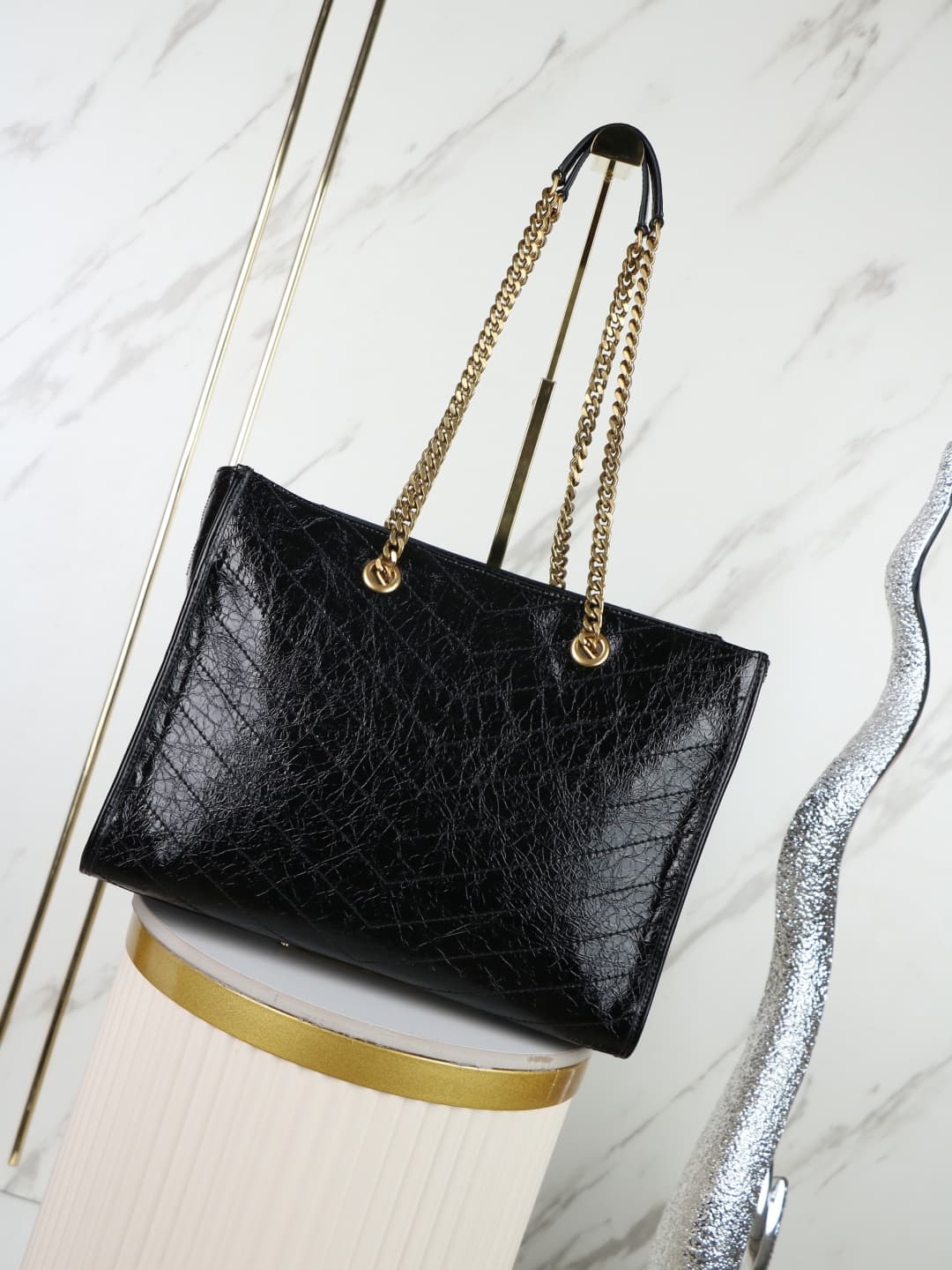 C8648 Vintage/retro large size oil-waxed black leather with gold🌈 Saint Laurent Niki large shopping bag – the black-gold color scheme is incredibly stylish! Made of oil-waxed leather, with natural wrinkles on the surface, it feels soft and durable. Metal  — image 2