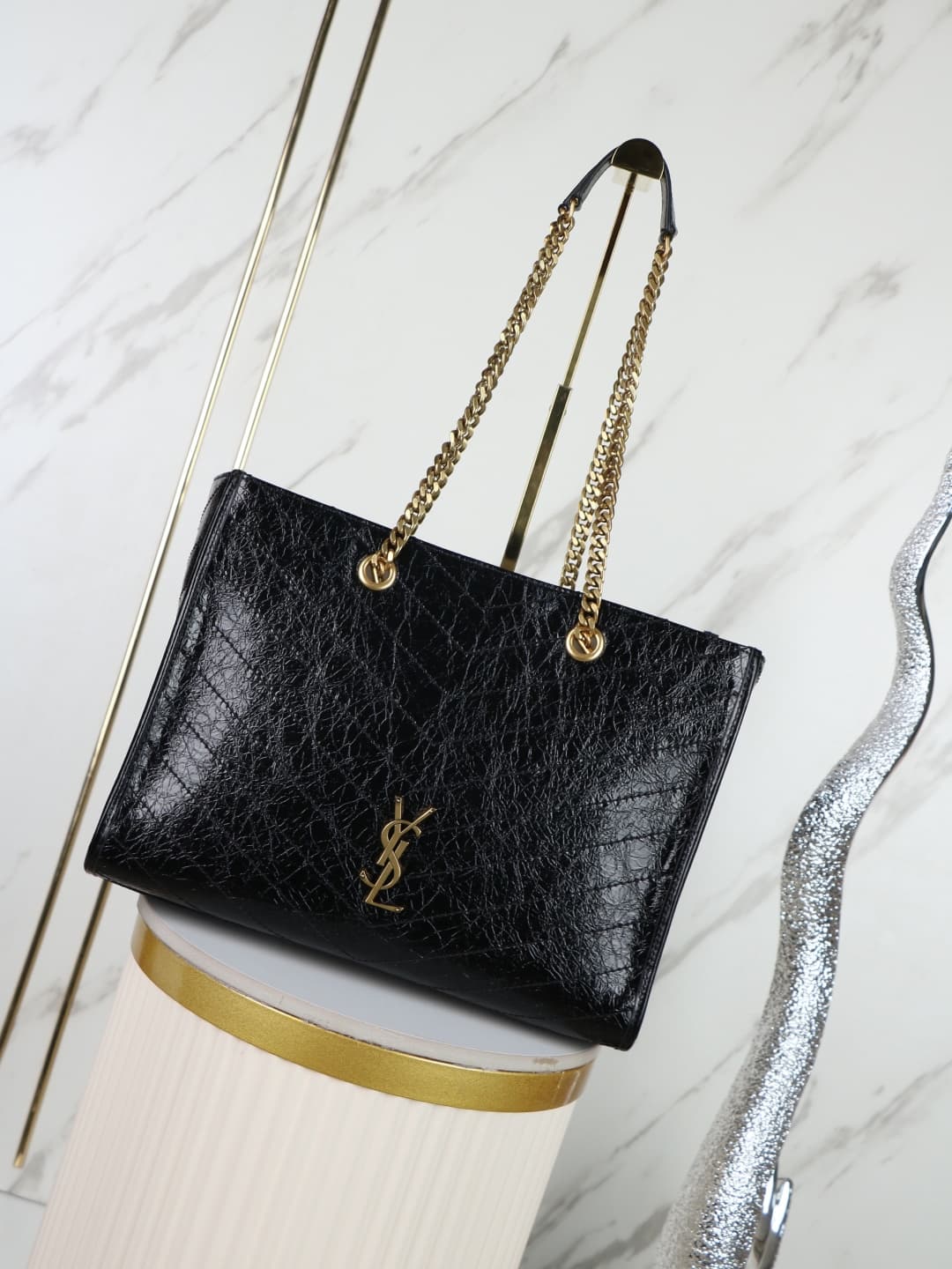 C8648 Vintage/retro large size oil-waxed black leather with gold🌈 Saint Laurent Niki large shopping bag – the black-gold color scheme is incredibly stylish! Made of oil-waxed leather, with natural wrinkles on the surface, it feels soft and durable. Metal  — image 1