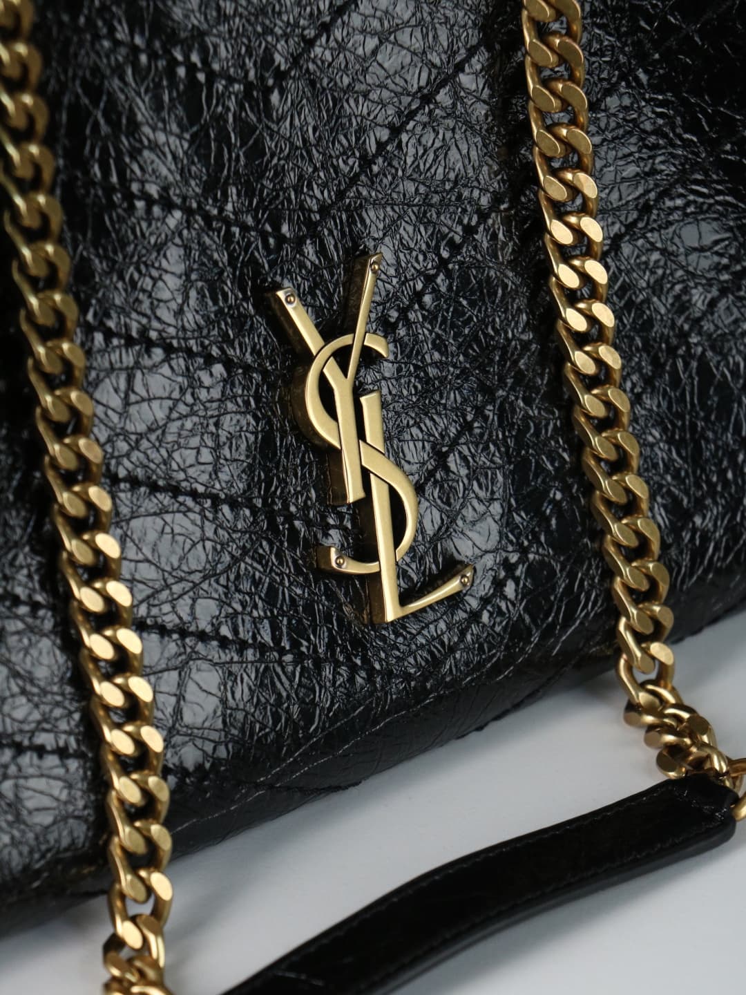 C8648 Vintage/retro large size oil-waxed black leather with gold🌈 Saint Laurent Niki large shopping bag – the black-gold color scheme is incredibly stylish! Made of oil-waxed leather, with natural wrinkles on the surface, it feels soft and durable. Metal  — image 4
