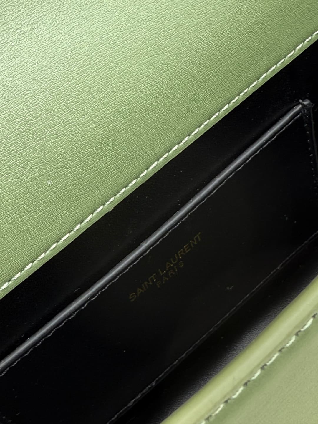 C8671 The new small-sized bags from Saint Laurent are always trendy – you only really understand what “never goes out of style” means when you wear them 🖤 It’s no exaggeration; Saint Laurent’s black bags are exactly the kind of designs that create a stron — image 8