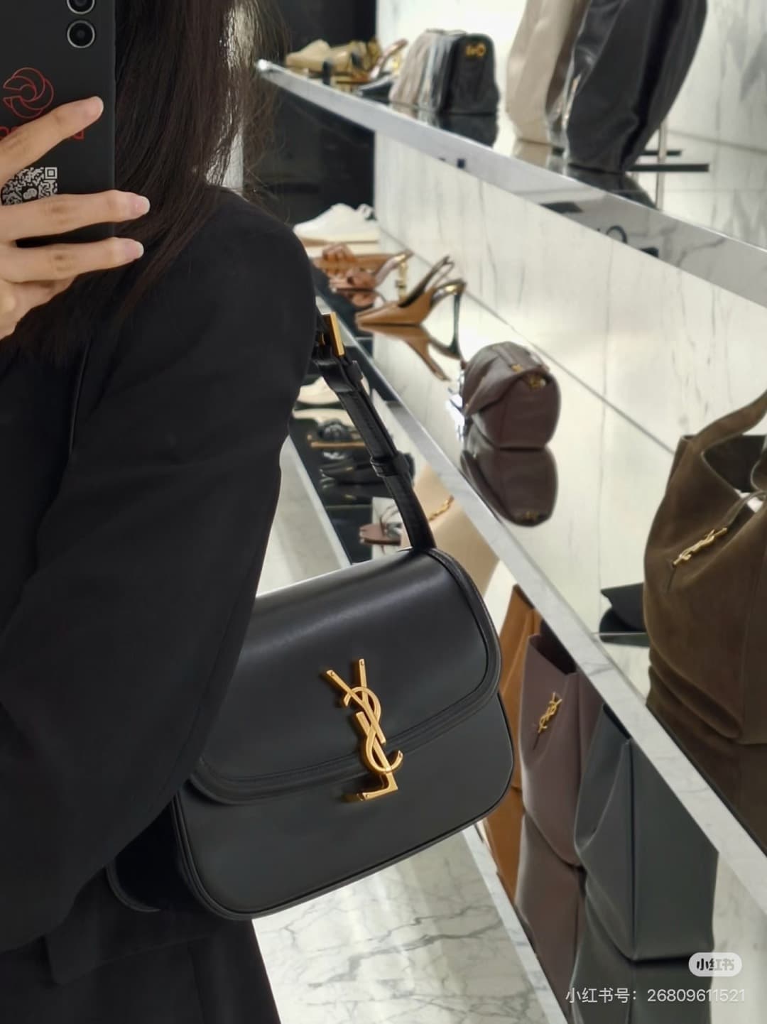 C8662 The new large-sized bags from Saint Laurent are timeless – only by wearing them can you truly understand what it means to be timeless. It’s no exaggeration; Saint Laurent’s black bags are exactly the kind of designs that create a powerful, imposing  — image 5
