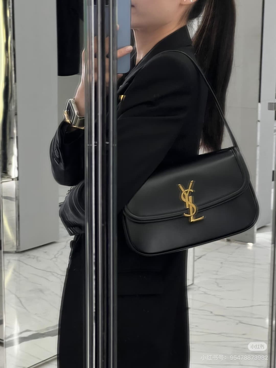 C8662 The new large-sized bags from Saint Laurent are timeless – only by wearing them can you truly understand what it means to be timeless. It’s no exaggeration; Saint Laurent’s black bags are exactly the kind of designs that create a powerful, imposing  — image 4